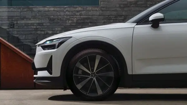 Sondaggio Apollo Tyres: per le auto elettrice preferiti gli pneumatici dedicati