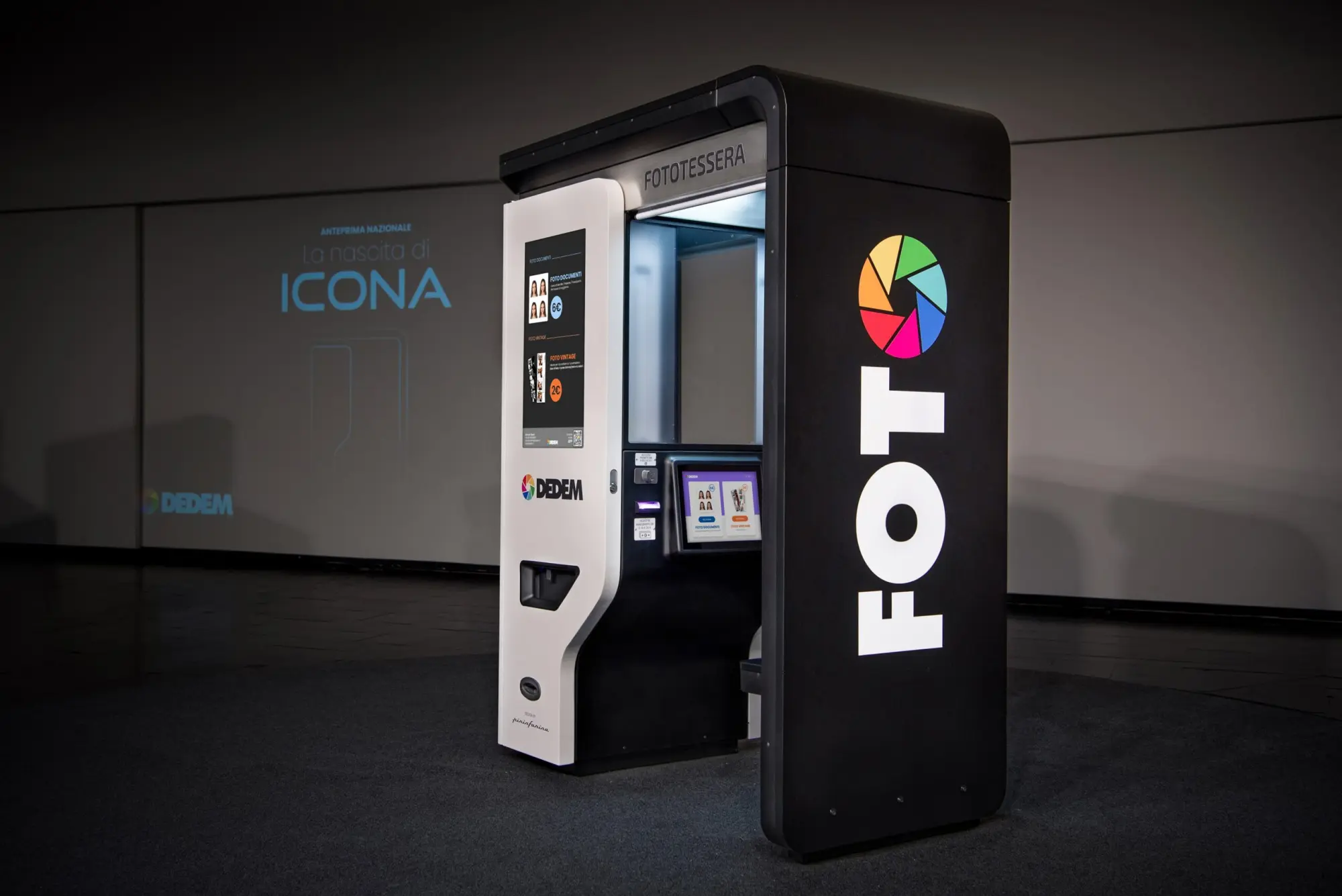 L'antenata del selfie si rifà il look: nasce "Icona"