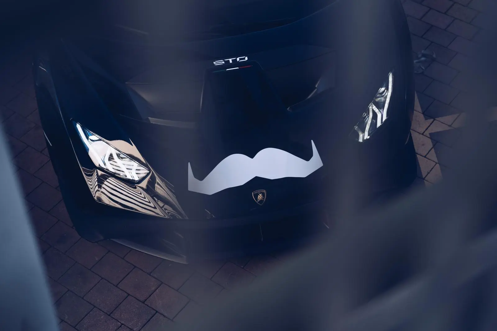 Lamborghini mette i baffi per Movember