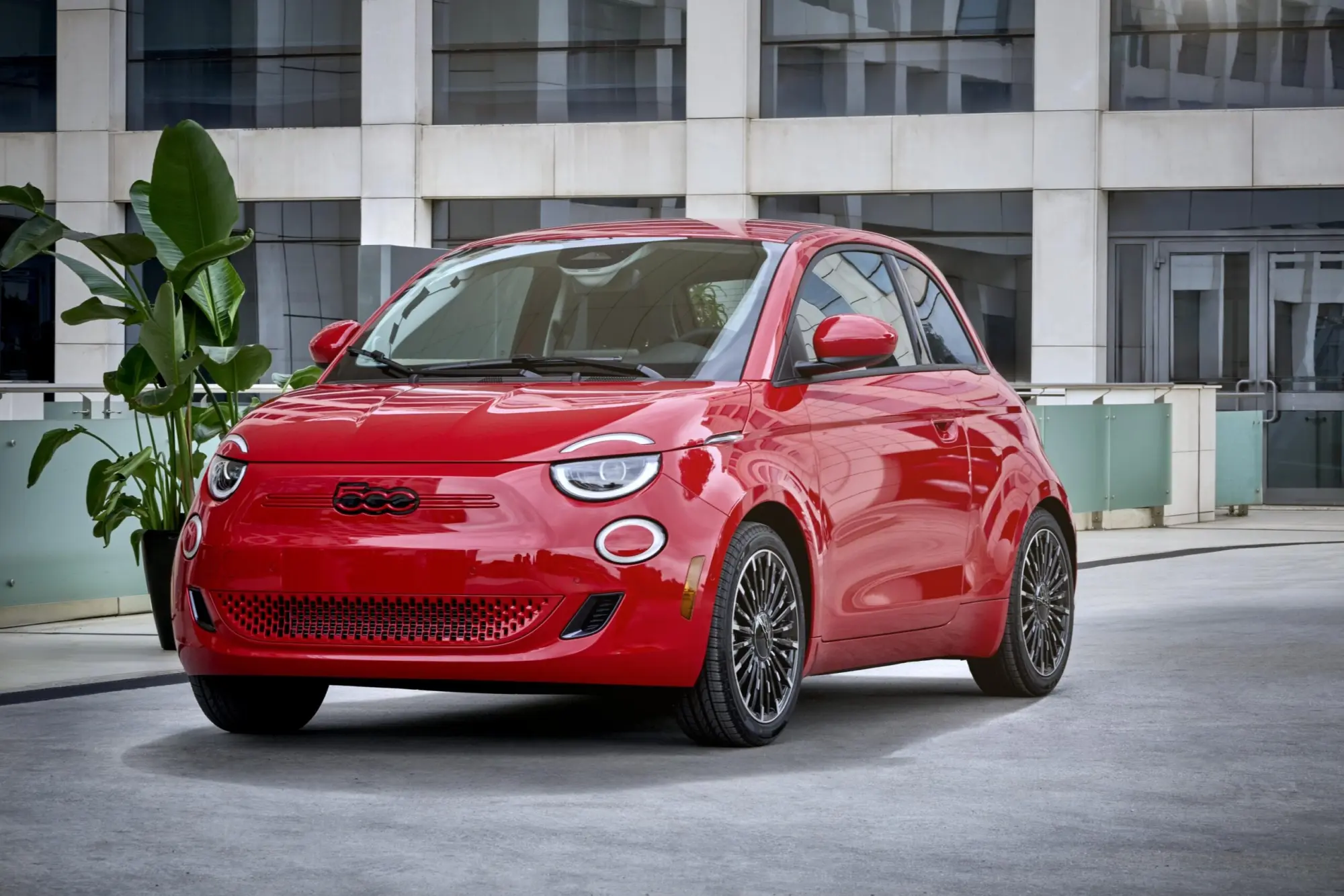 FIAT è leader assoluto delle city car in Europa sia ICE che EV
