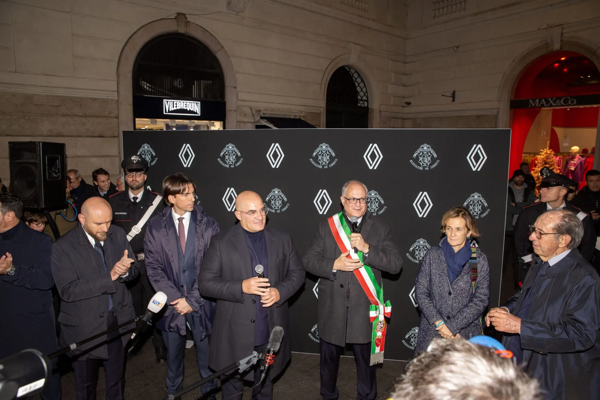Renault Italia illumina il Natale di Roma