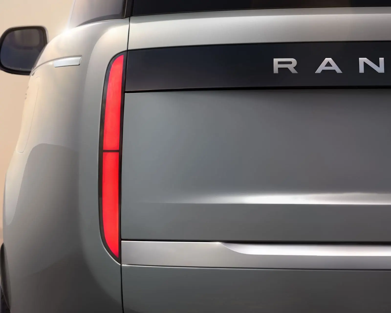 Range Rover apre la lista d'attesa per la Range Rover Electric
