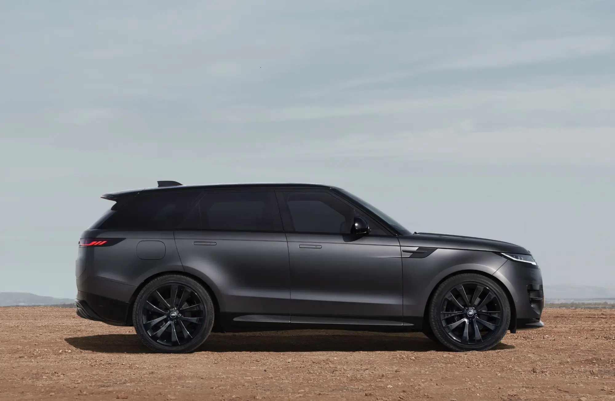 Range Rover Sport Stealth Pack: lusso in total black