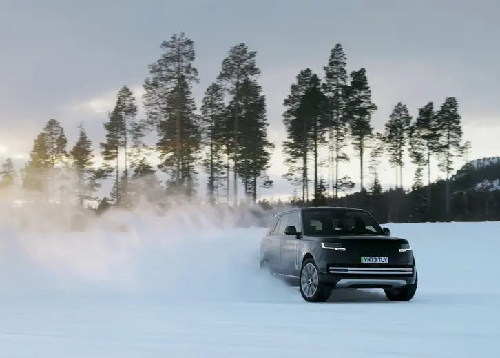 Range Rover Elecrtic: test di leadership
