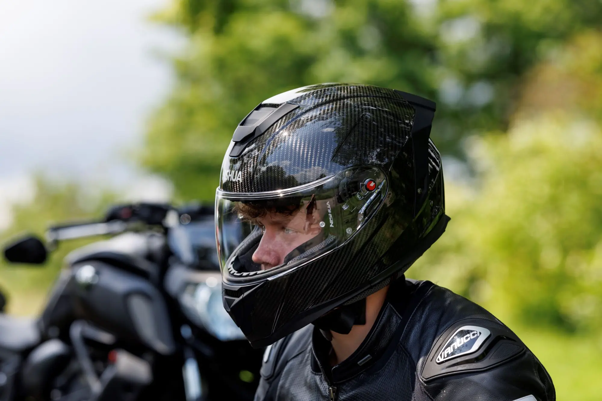 Nishua NRX-3 Carbon: innovazione e prestazioni in un casco da corsa