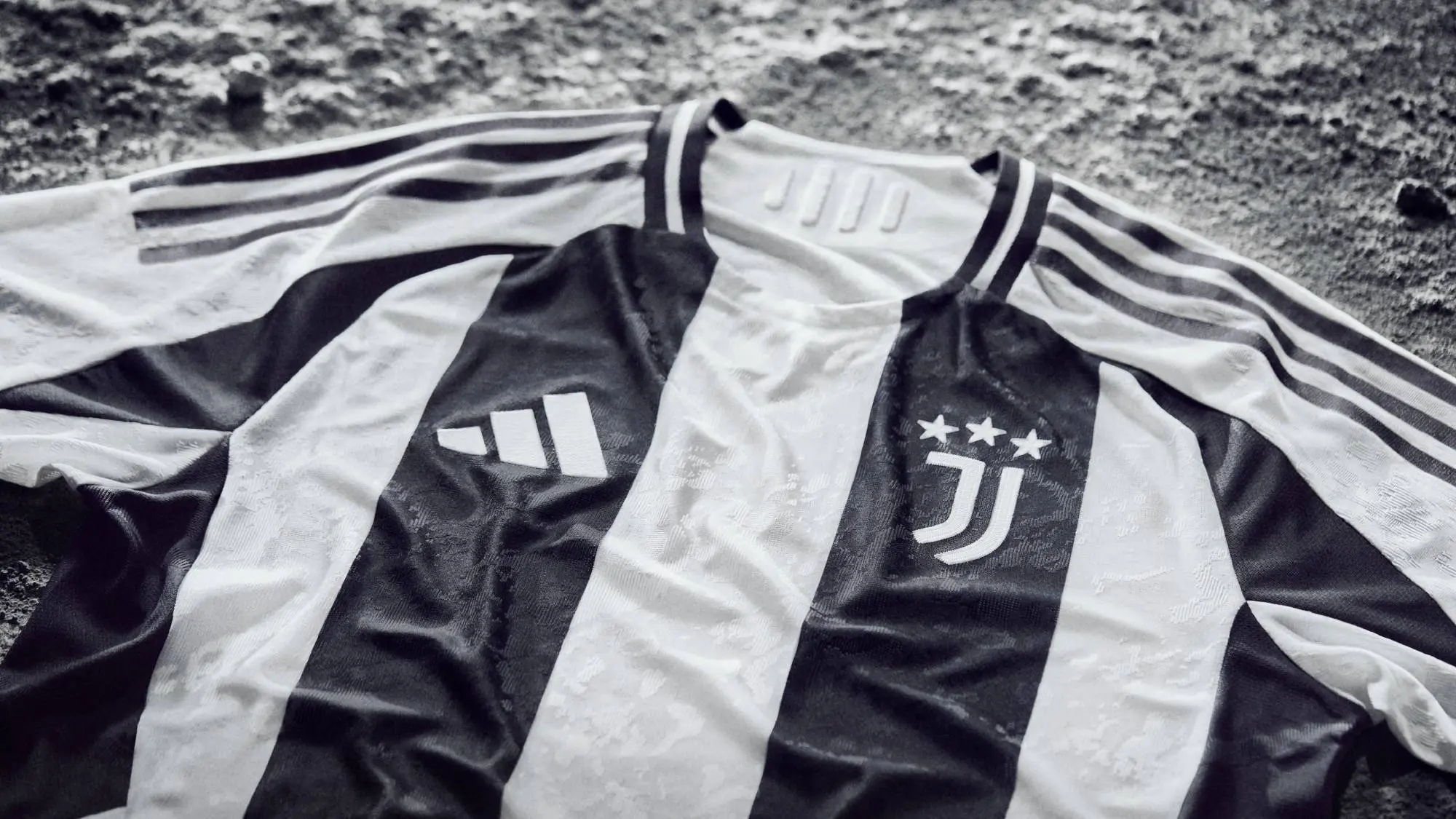 adidas e Juventus presentano il Kit Home 2024/25 ispirato alla Luna: Confronto tra Calcio e Spazio