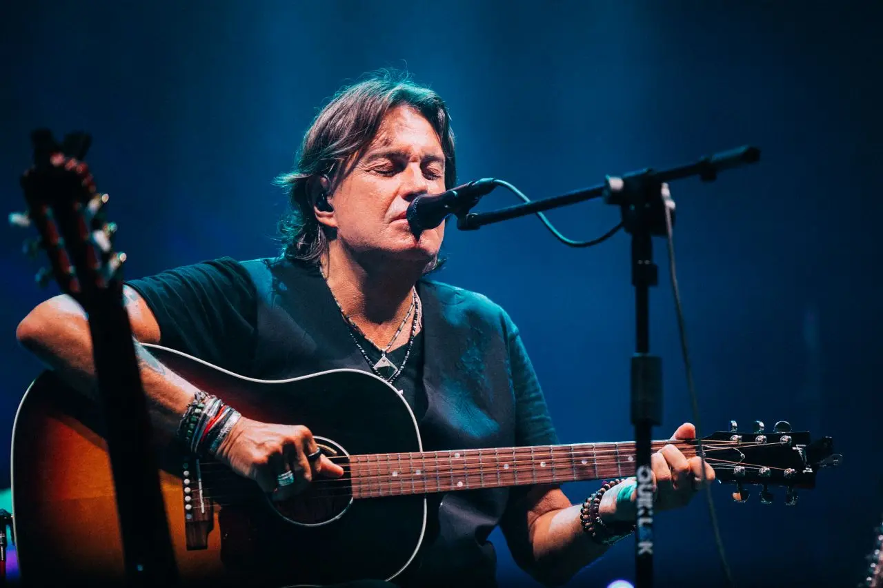 Cristiano De André, sette nuove date estive per il “De André Canta De André Best Of Tour 2026”