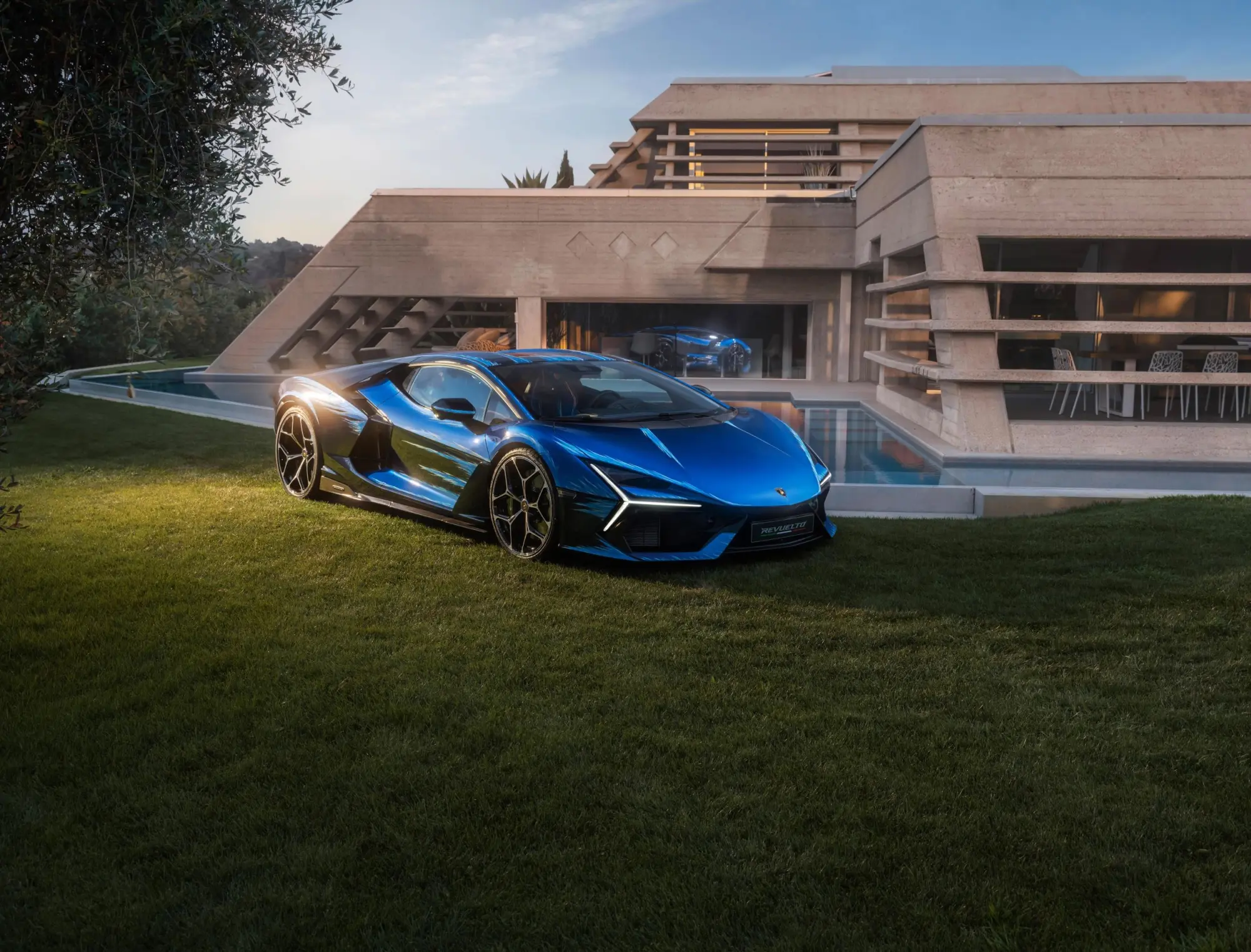 Lamborghini presenta Revuelto Opera Unica: un capolavoro ispirato alla Sardegna