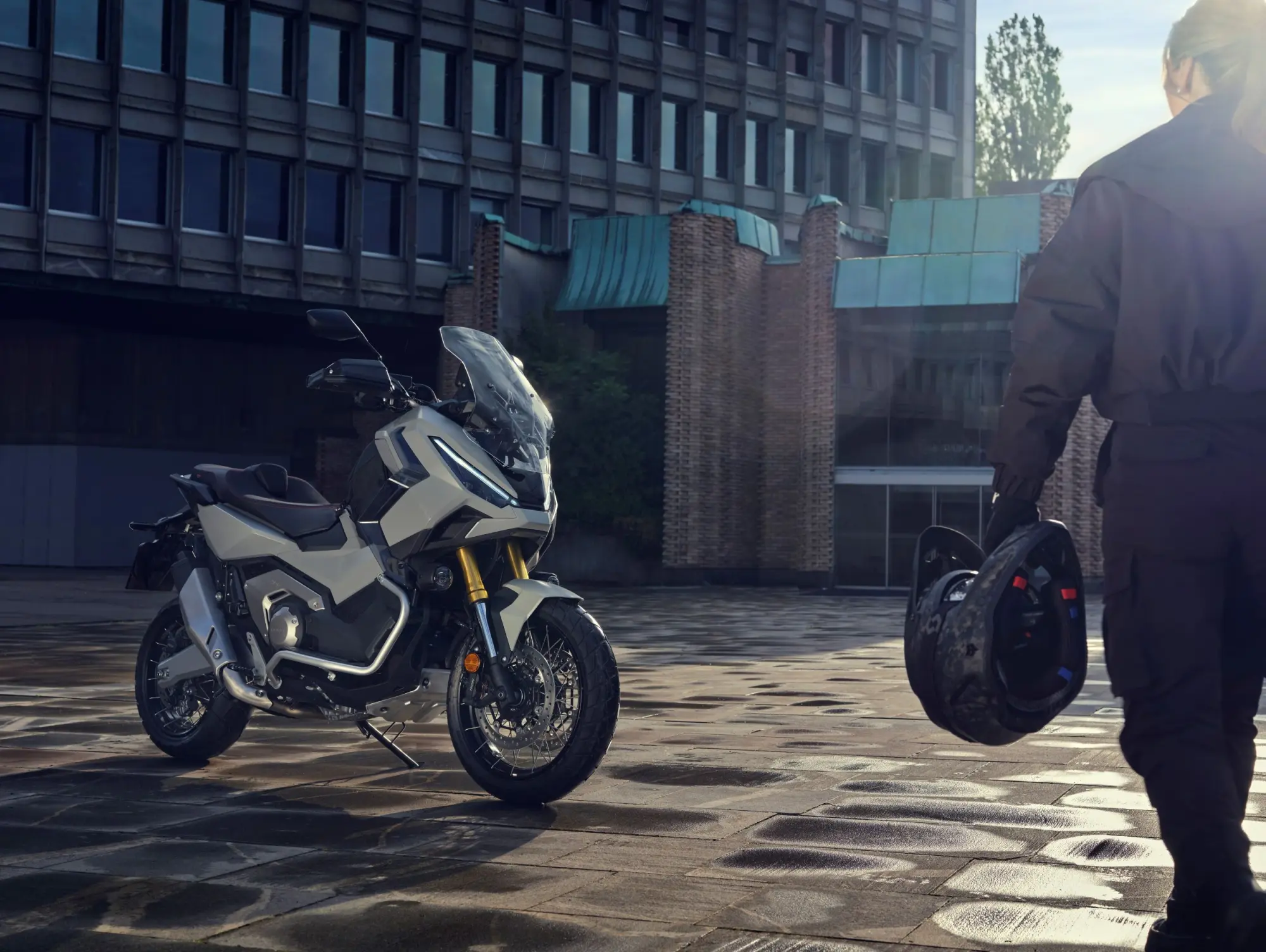 Nuovo Honda X-ADV: design aggressivo e maggior comfort