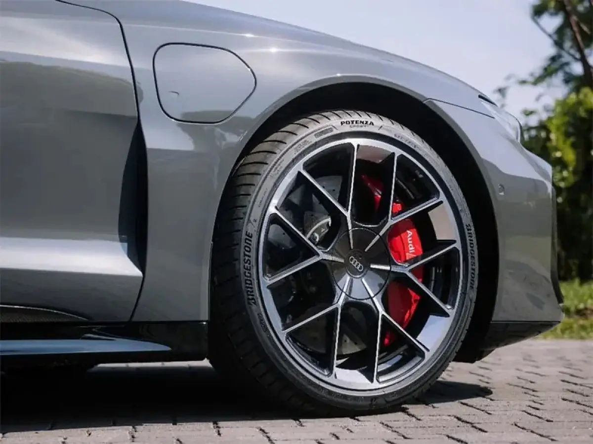 Bridgestone sviluppa il "Potenza Sport A" per la nuova famiglia di Audi e-tron GT