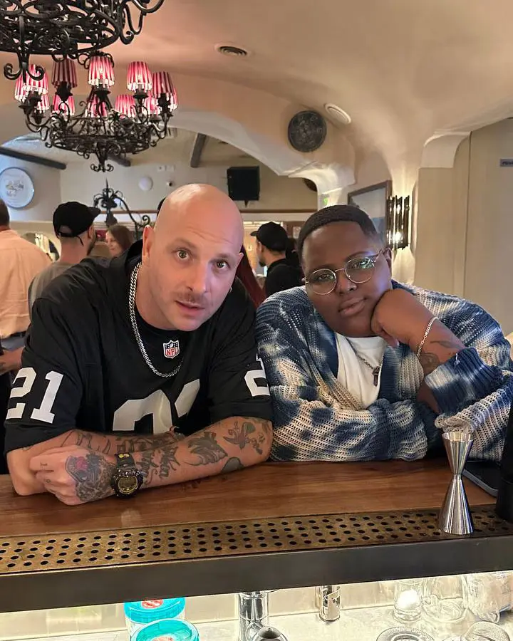 CLEMENTINO: annuncia il suo ritorno con il nuovo singolo "PARLO 'E TE" feat. STE