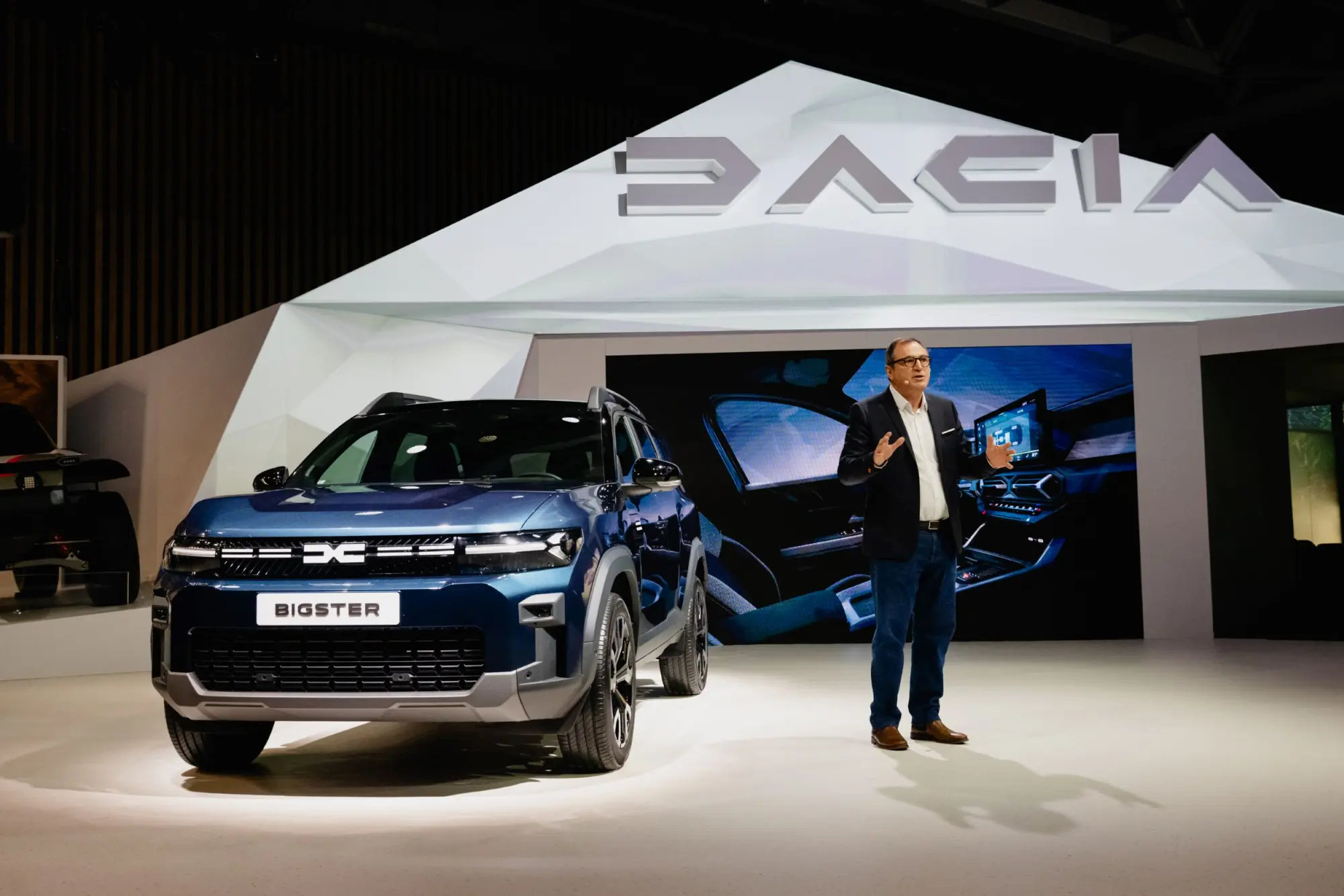 DACIA: Nuovo Bigster debutta a Parigi