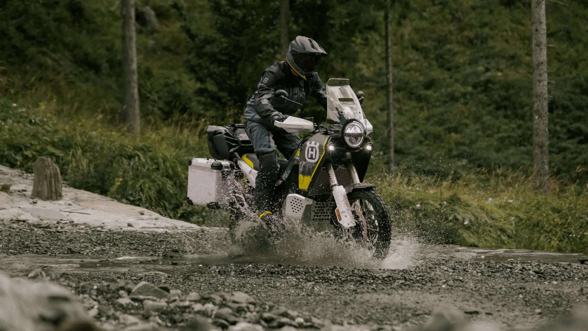 Husqvarna Norden 901 Expedition 2025: perfezione per gli amanti del travel-adventure