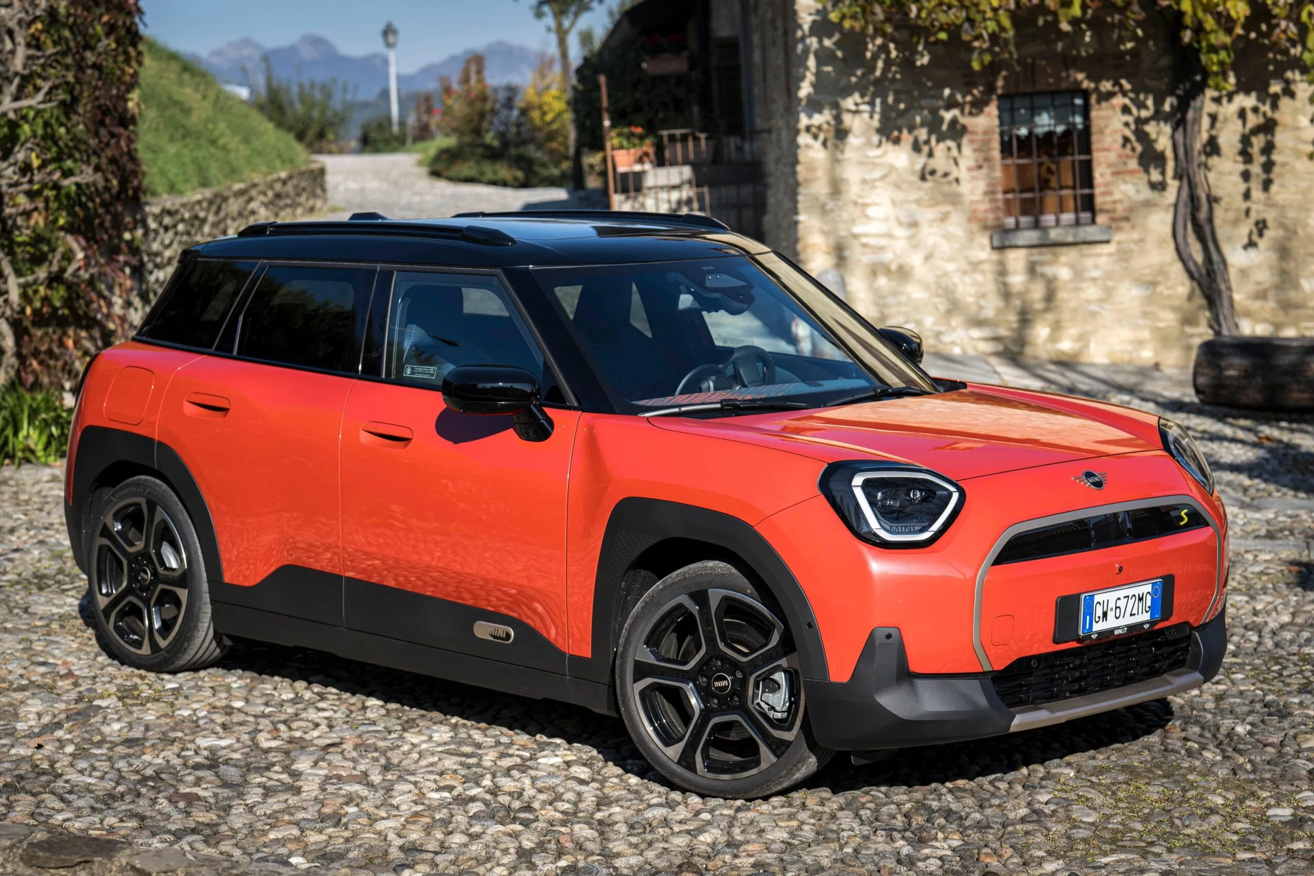 MINI Aceman SE: la nostra prova su strada