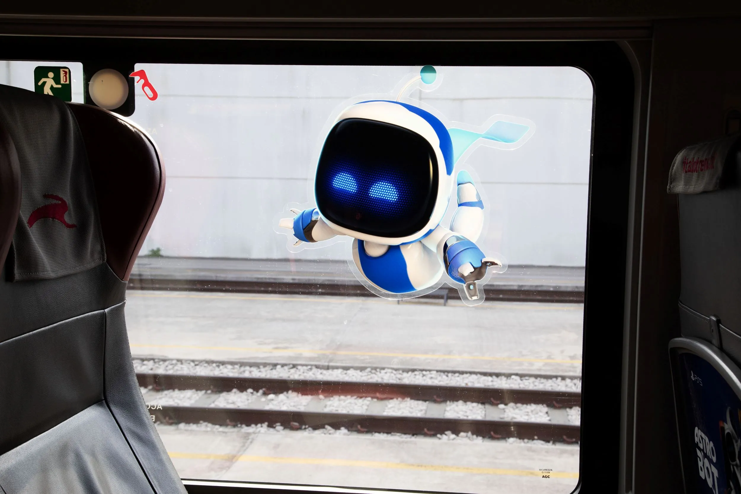 Viaggio ad alta velocità con Astro Bot: la nuova collaborazione tra Sony e Italo