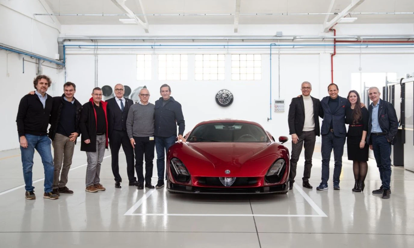Alfa Romeo: la prima "33 Stradale" è pronta per la consegna al cliente n.1