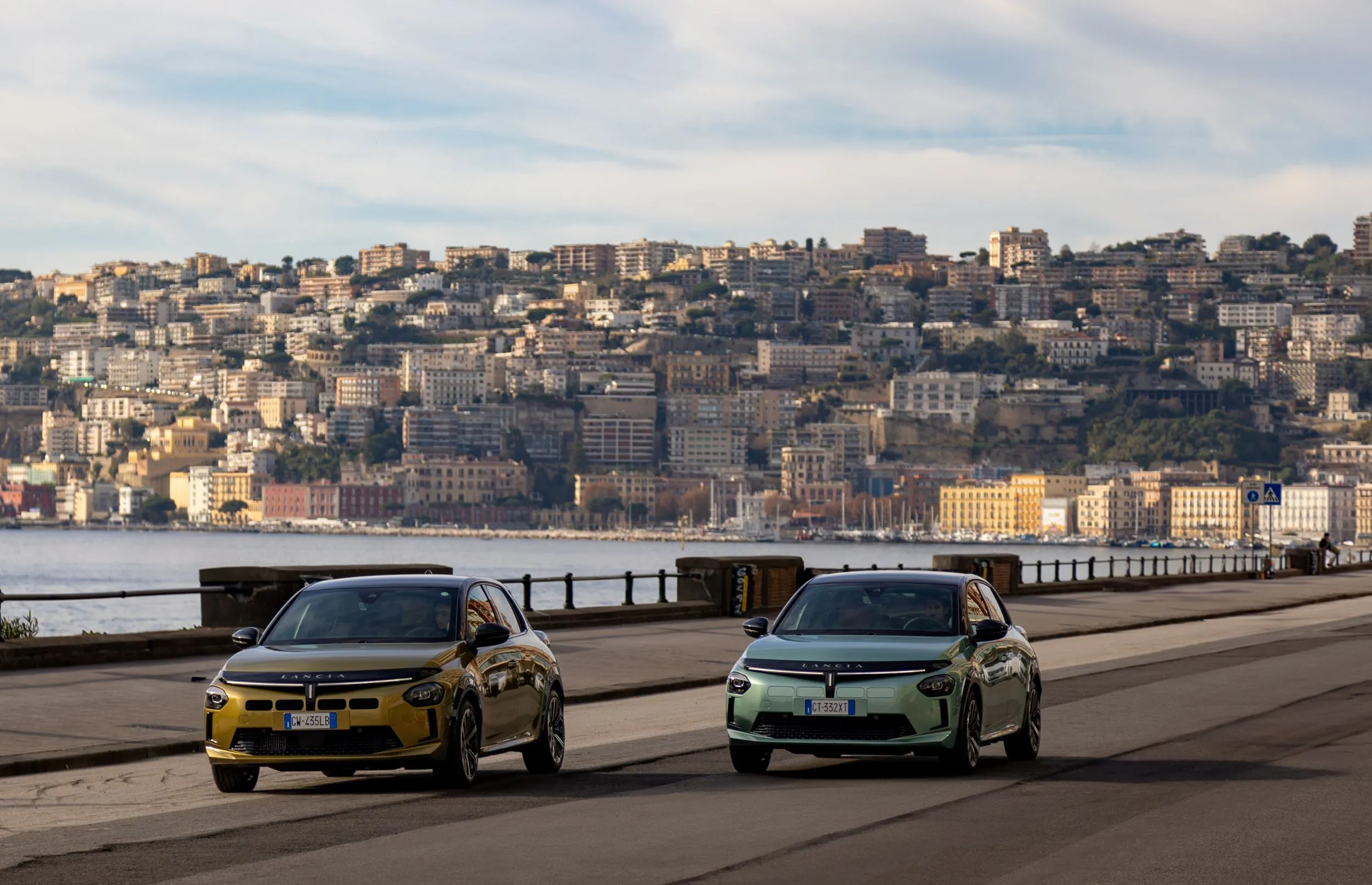 La Nuova Lancia Ypsilon sfila sul lungomare di Napoli