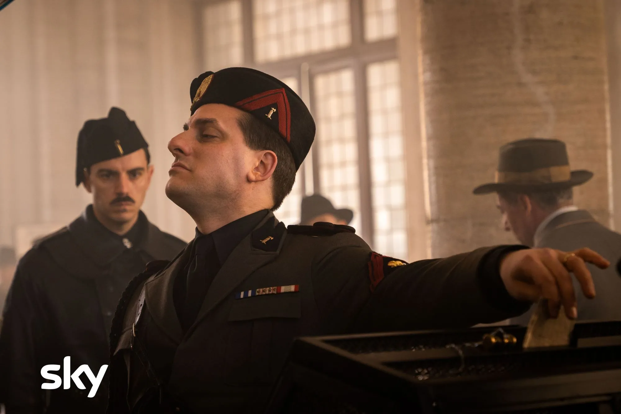 M - Il Figlio del Secolo: da domani due nuovi episodi su Sky e NOW