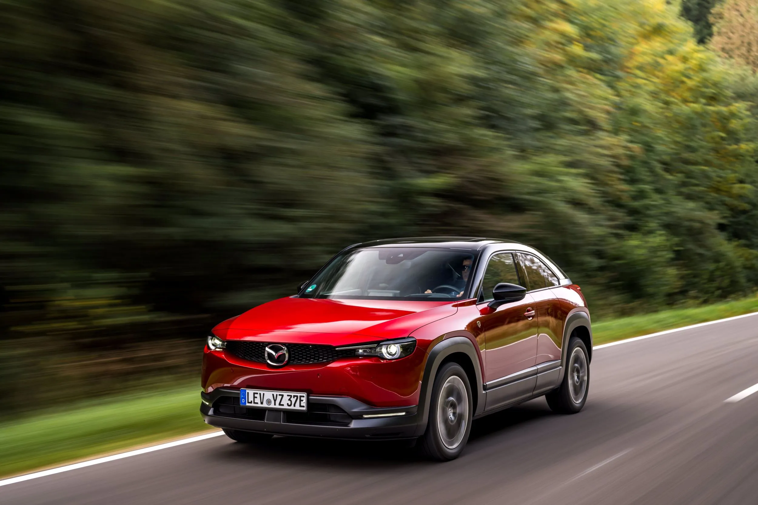 Mazda presenta la nuova MX-30 e-Skyactiv R-EV 2025