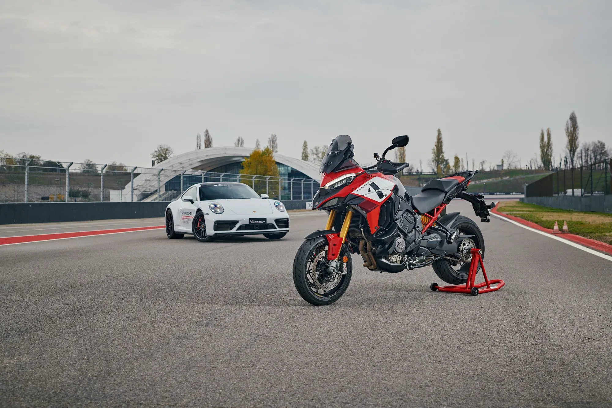 Porsche & Ducati Experience 2025: adrenalina su due e quattro ruote