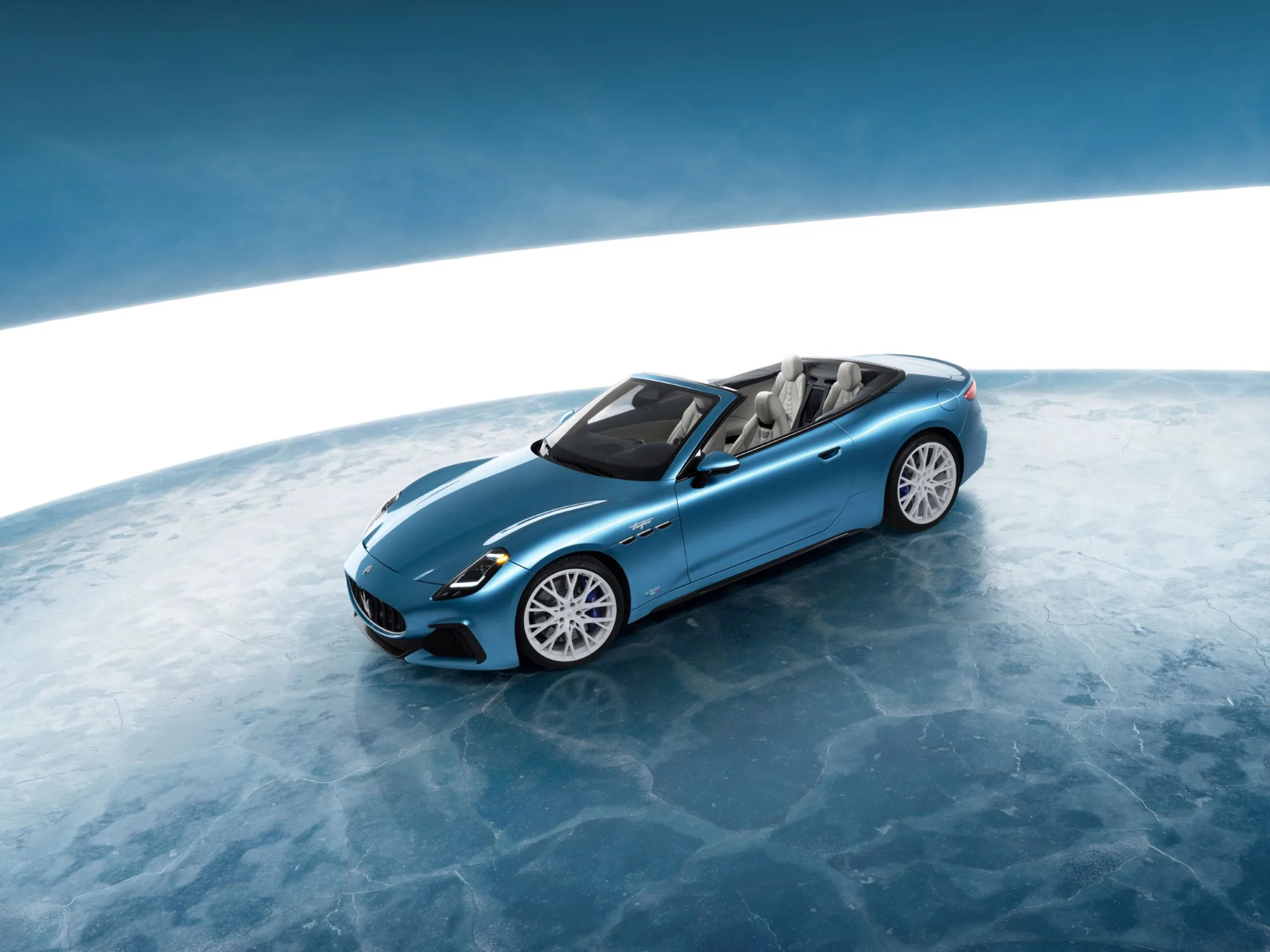 Maserati completa la gamma GranCabrio a The I.C.E. St. Moritz