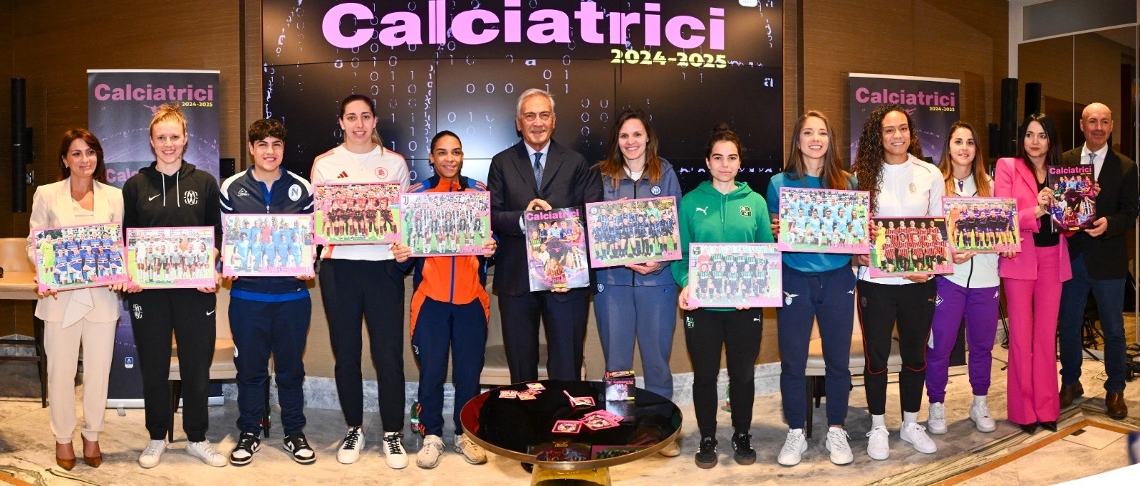 Il calcio femminile entra nella storia, presentato il primo album Panini Calciatrici 2024-2025