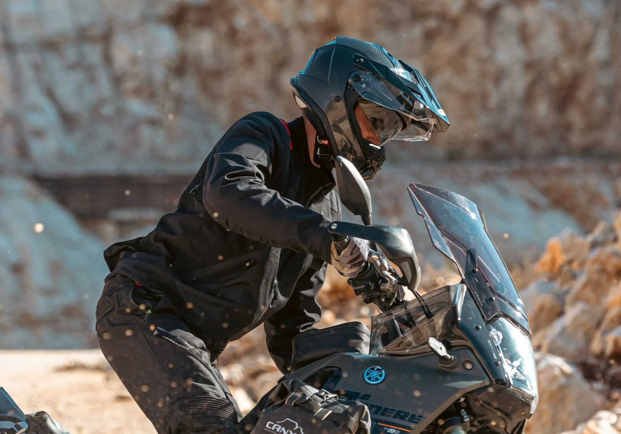 GIVI rafforza la sua presenza nel segmento fuoristrada con il nuovo casco 80.1 CARBON