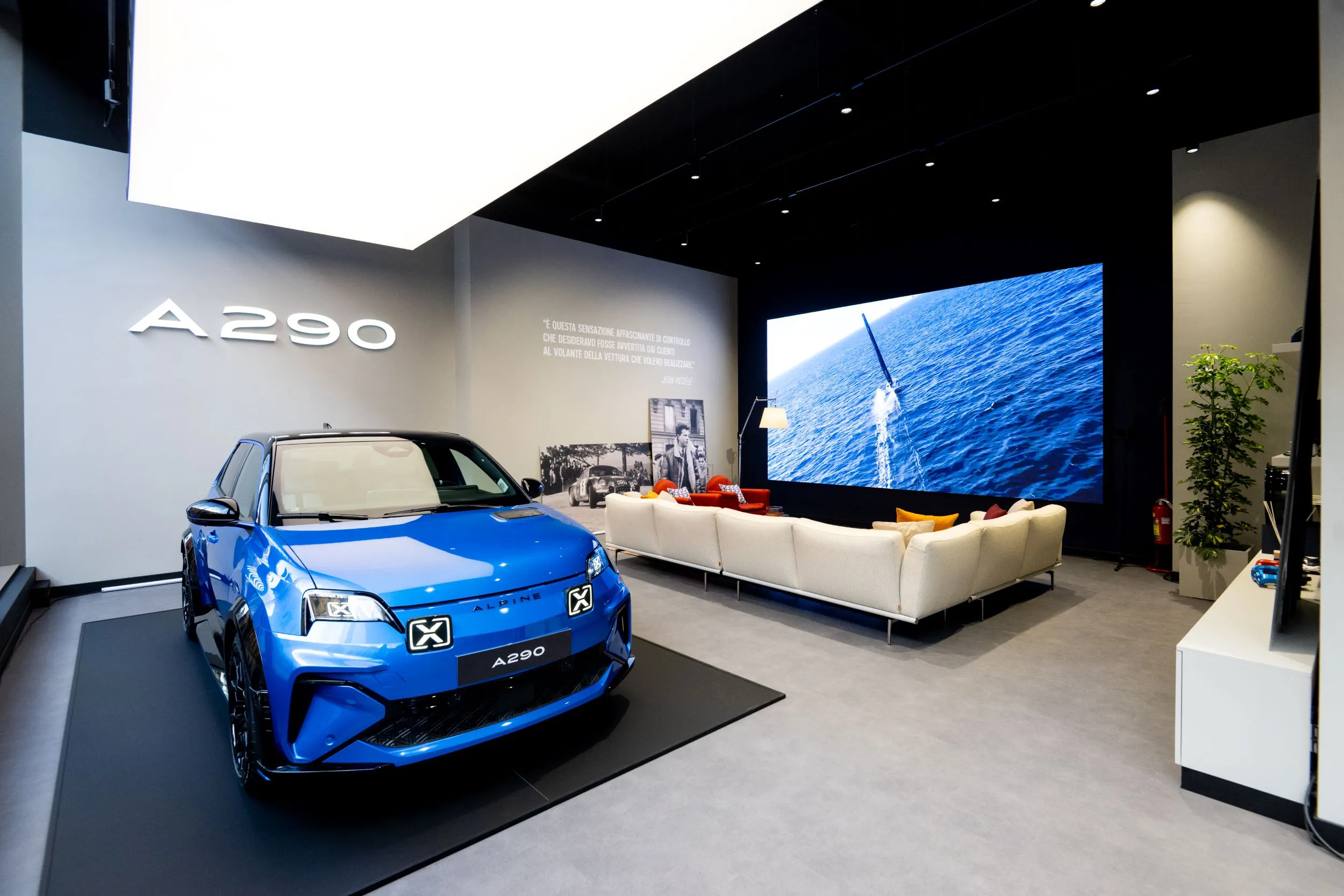 Alpine inaugura l’Atelier A290 Lounge nel cuore di Milano