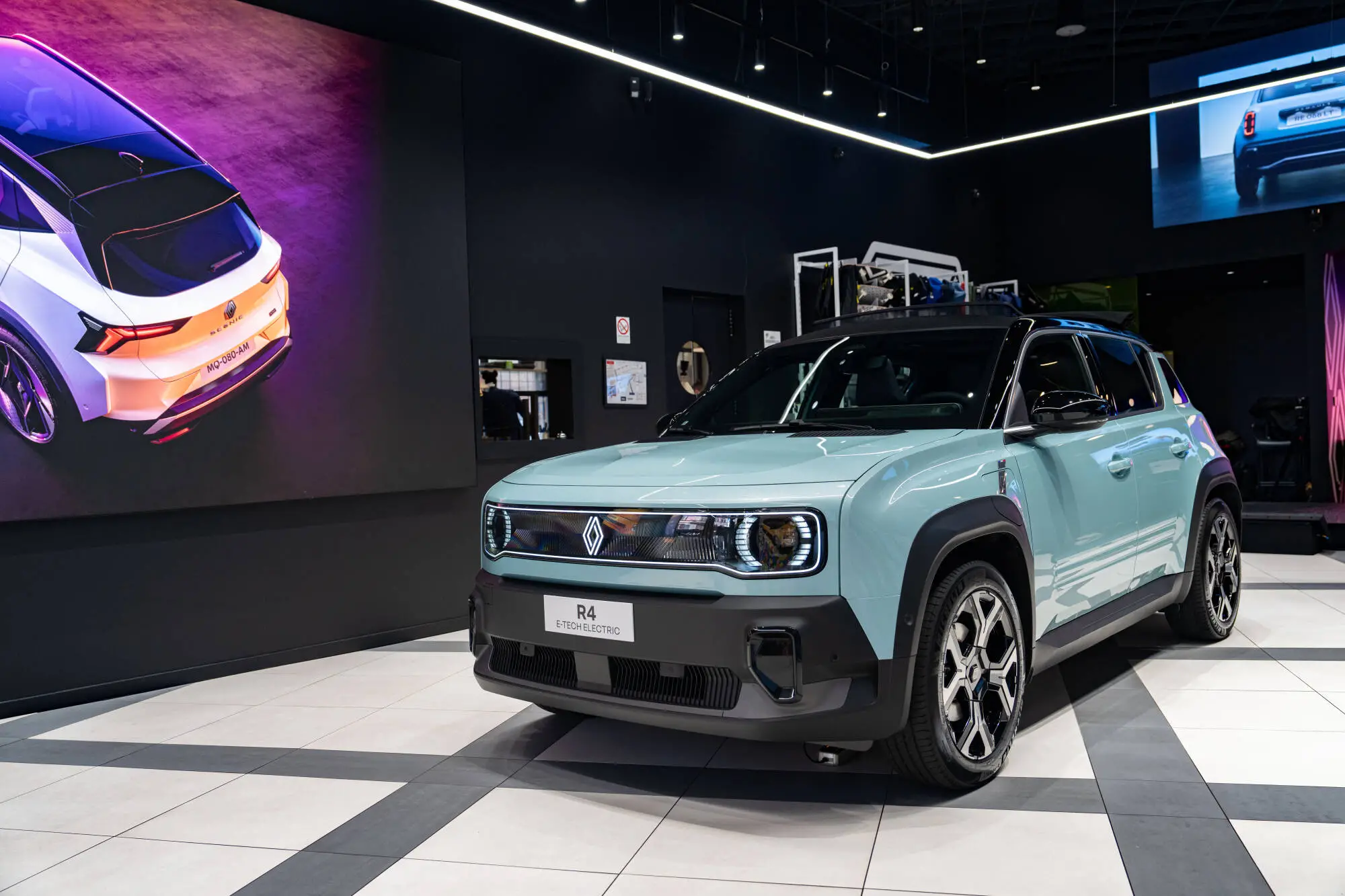 RENAULT 4 E-tech electric tra le 7 finaliste di Car of the Year 2026