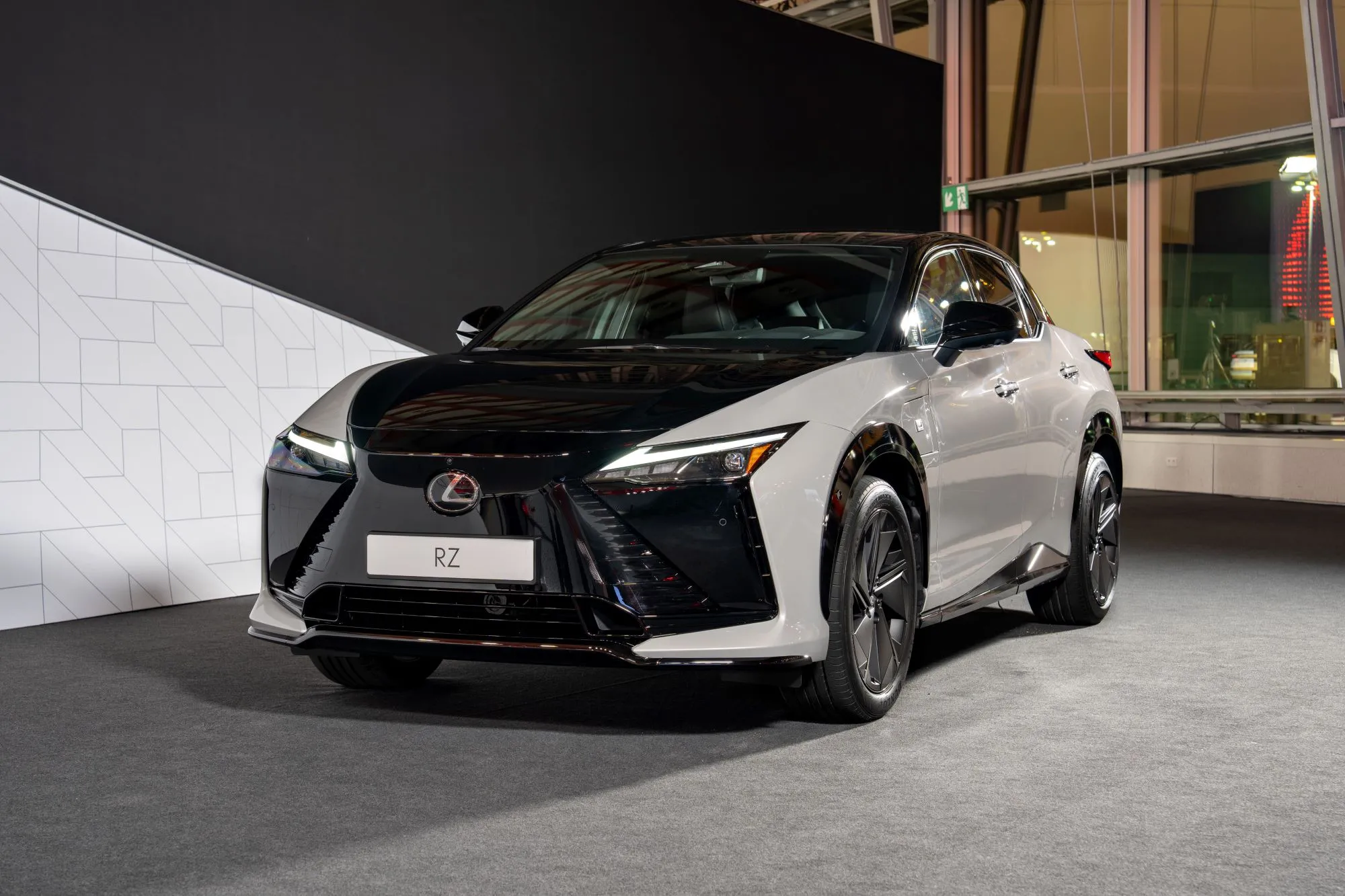 Lexus spinge l'acceleratore sull'elettrico: innovazioni di punta per i BEV europei