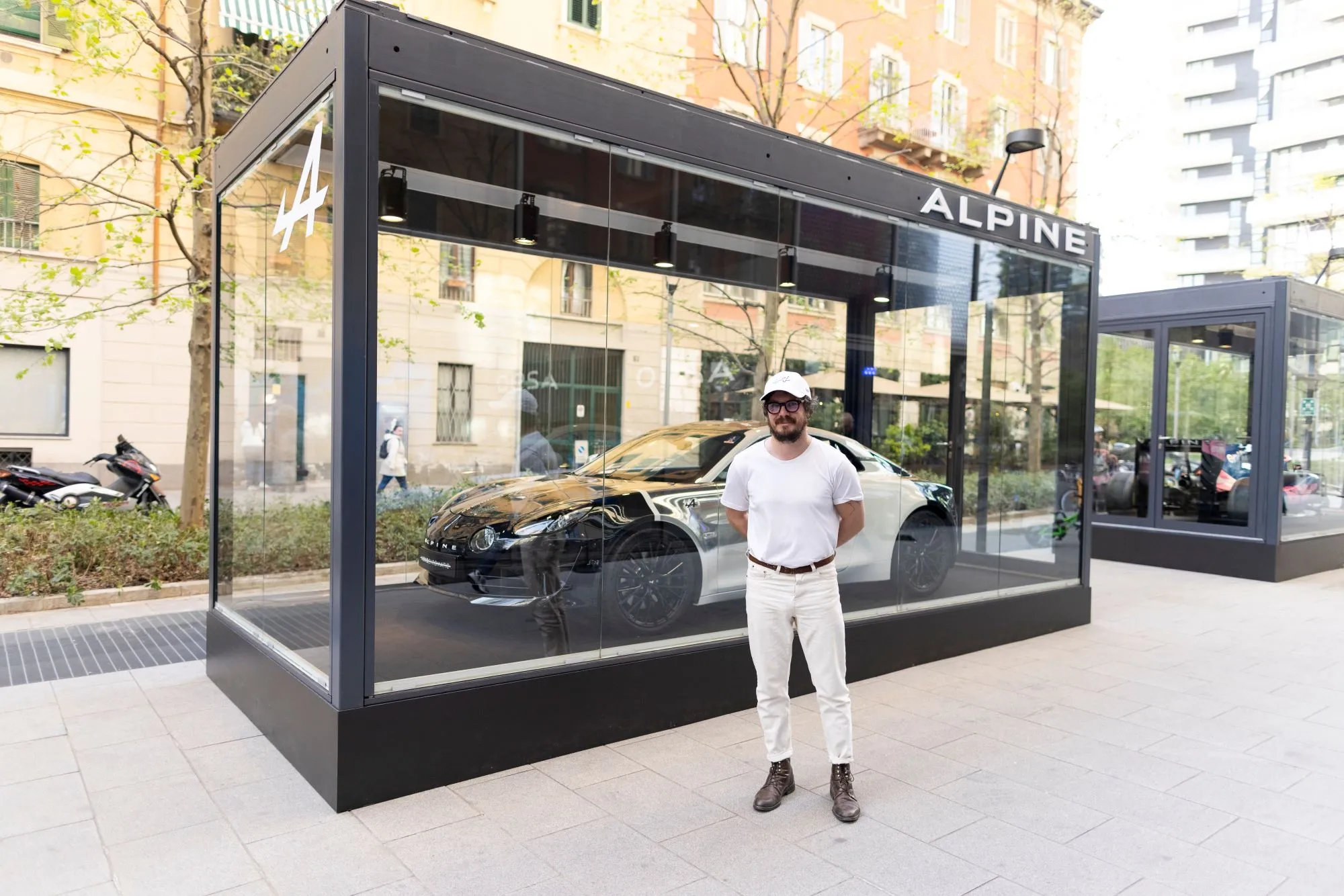 Alpine A110 Monochromatic: l'Art Car in bianco e nero che incanta la Design Week di Milano