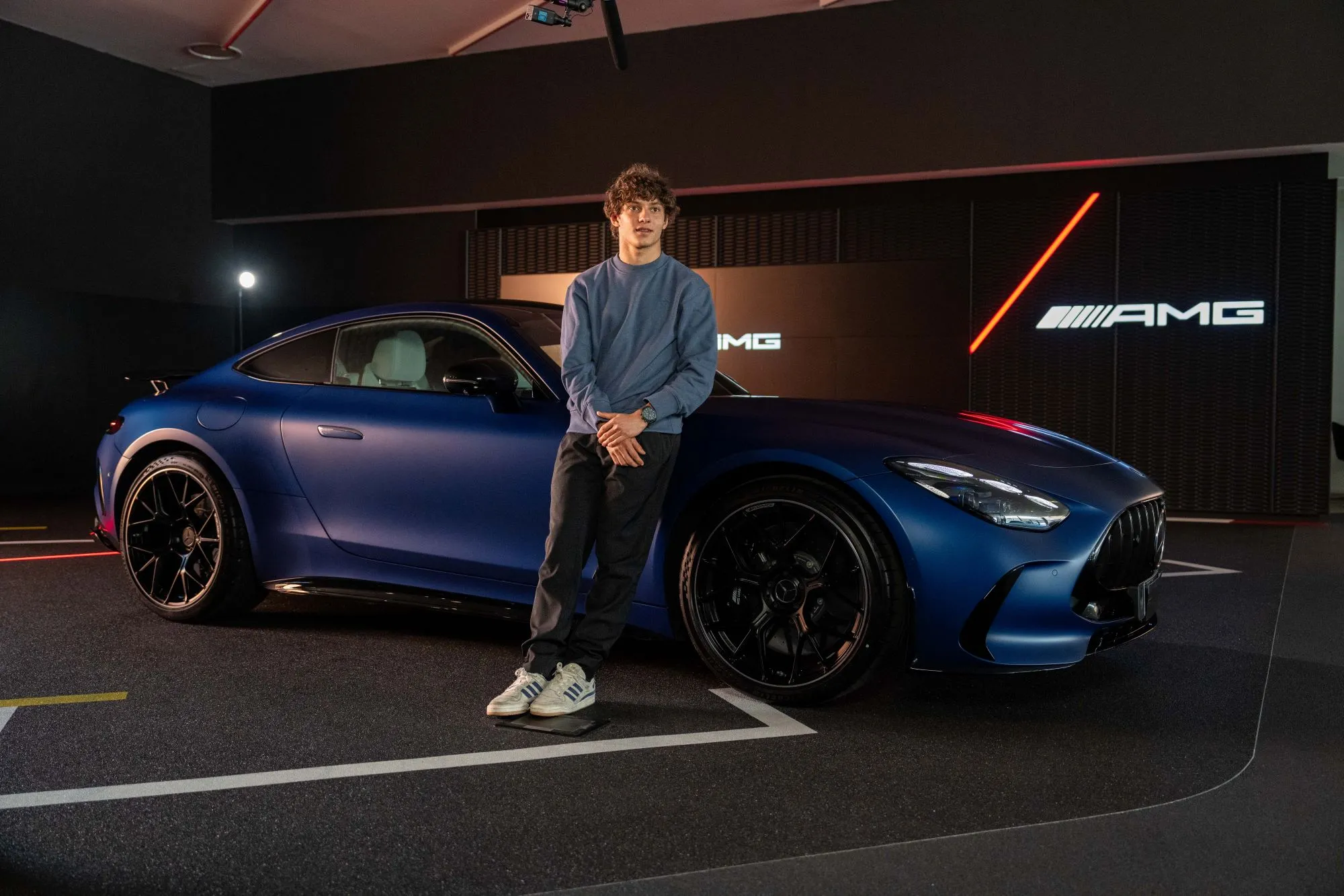 Kimi Antonelli sale a bordo della nuova Mercedes-AMG GT 63