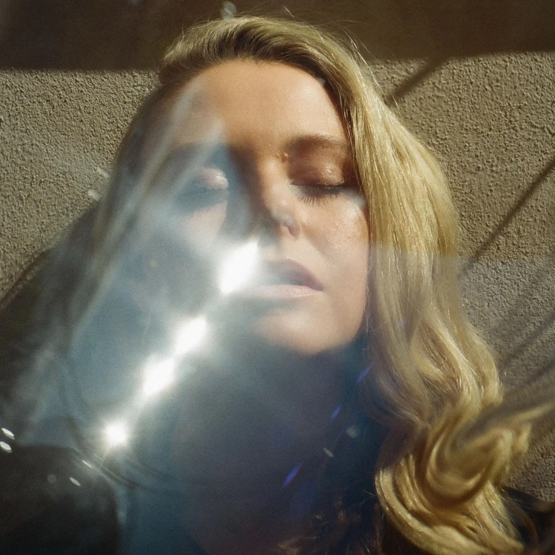 LUSAINT, esce JOKING: l’artista da 80 milioni di streaming, in Italia ad agosto