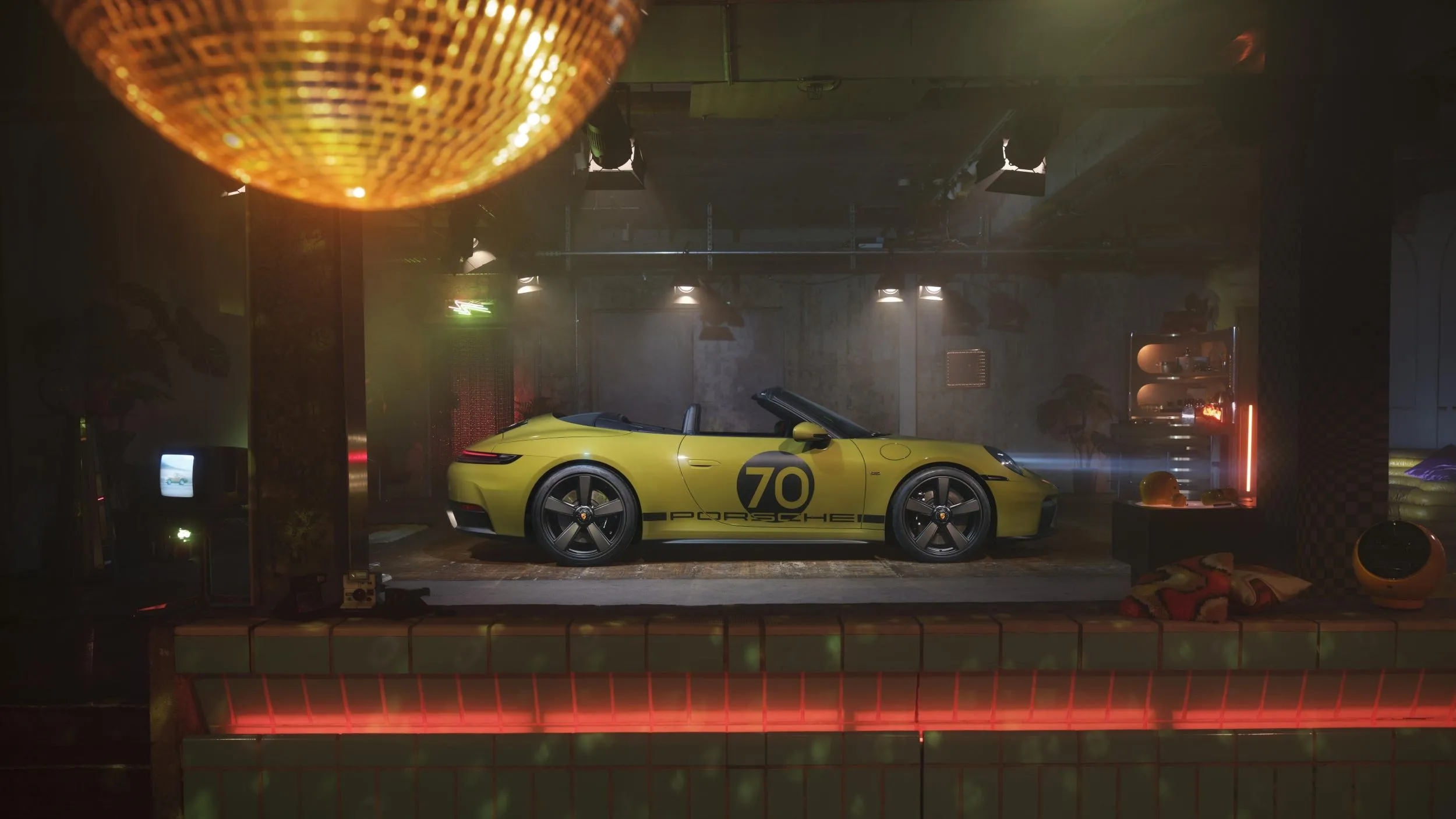 Porsche celebra gli anni '70 con la nuova 911 Spirit 70 Heritage Design