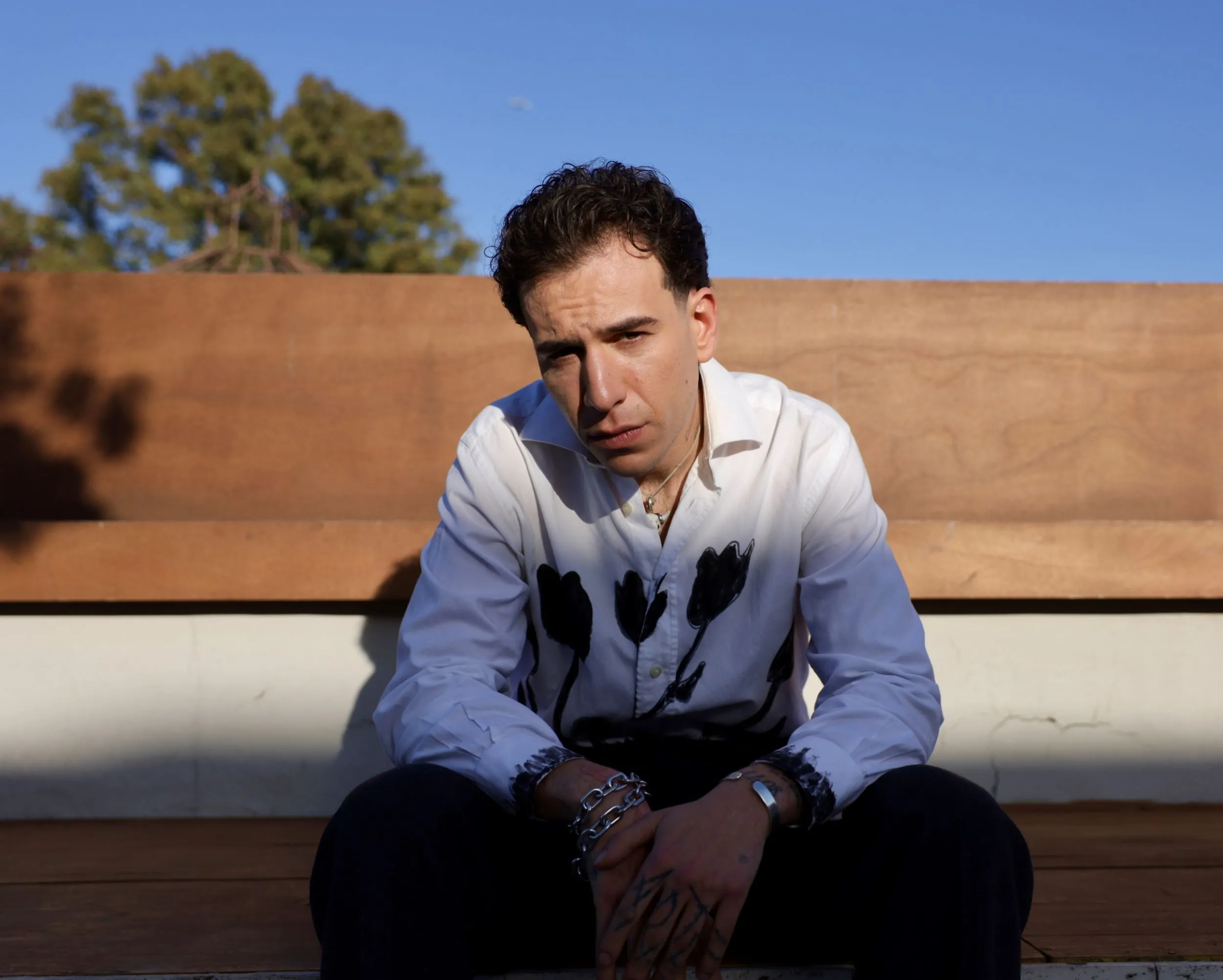 Fasma lancia il nuovo singolo "Vacci Piano!" e infiamma il "Bisco Tour"