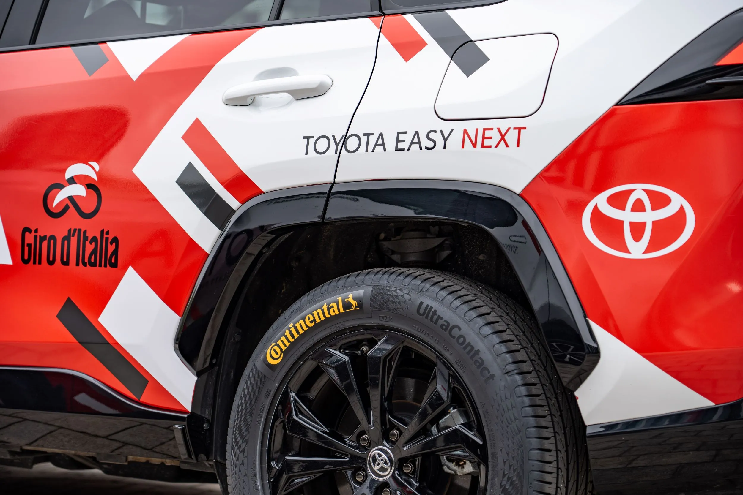 Toyota e Continental: una collaborazione vincente per il Giro d'Italia 2025