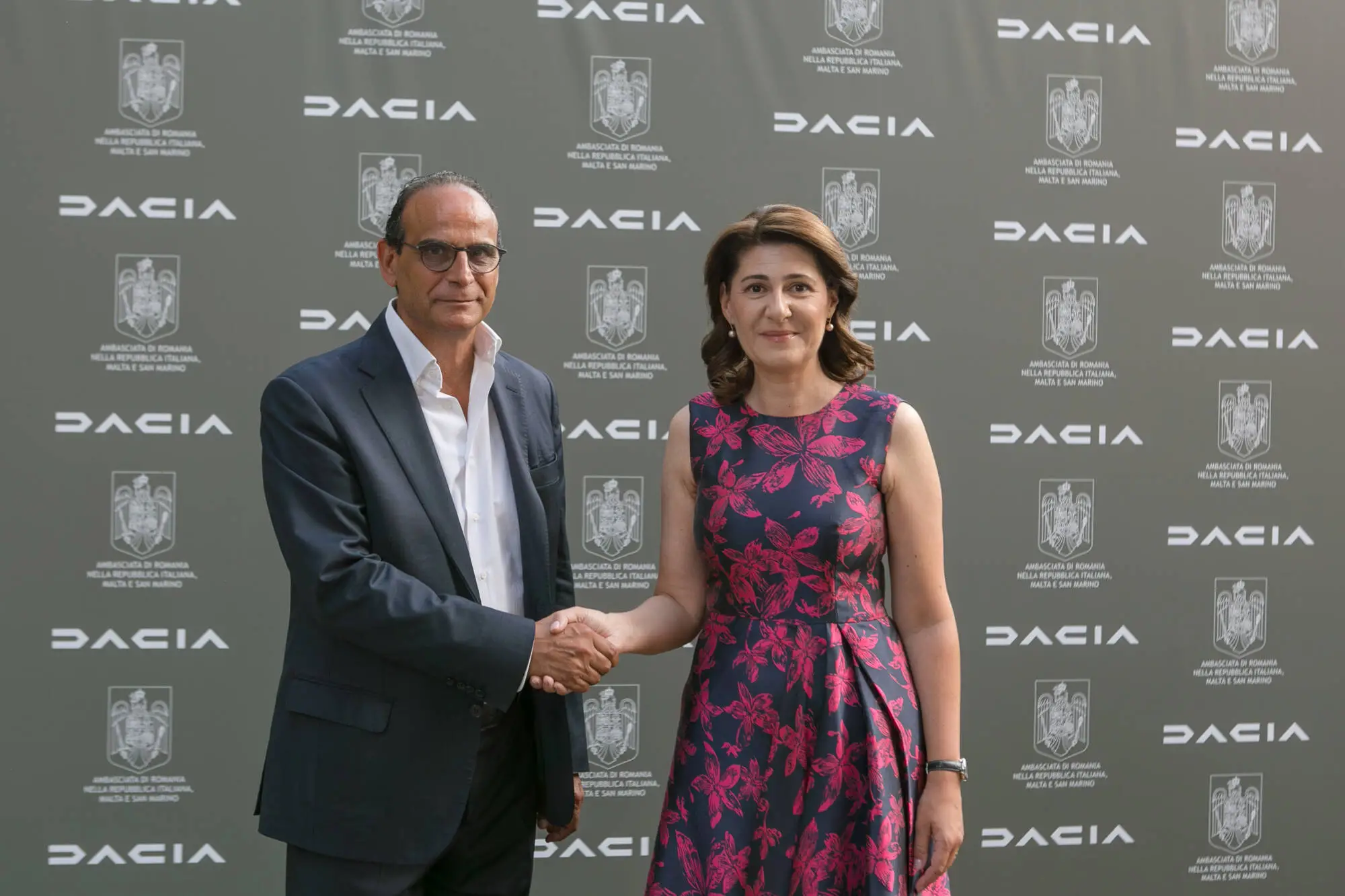 Dacia diventa partner ufficiale dell’Ambasciata di Romania in Italia