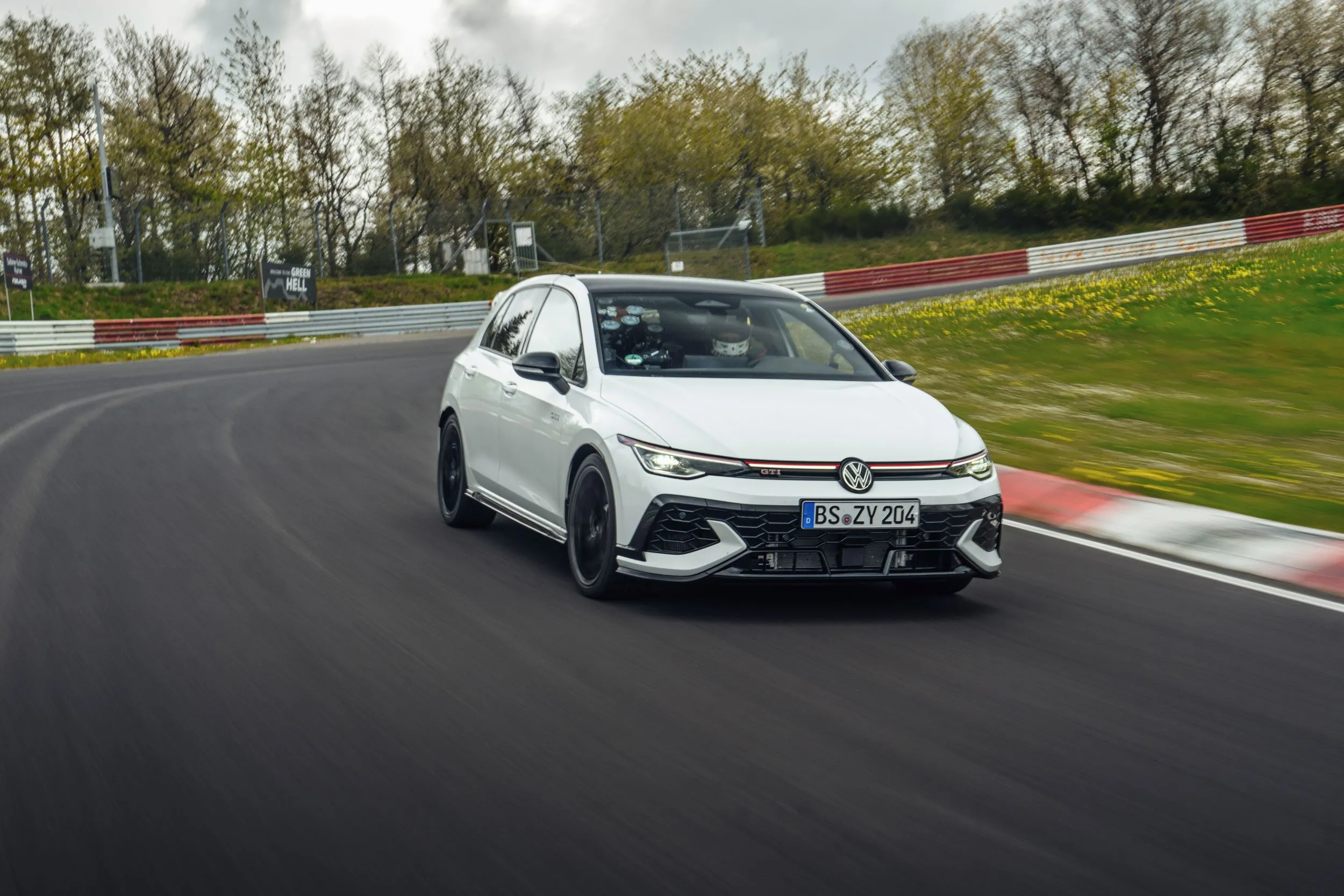 La nuova Golf GTI EDITION 50 è la Volkswagen di serie più veloce sul circuito del Nordschleife