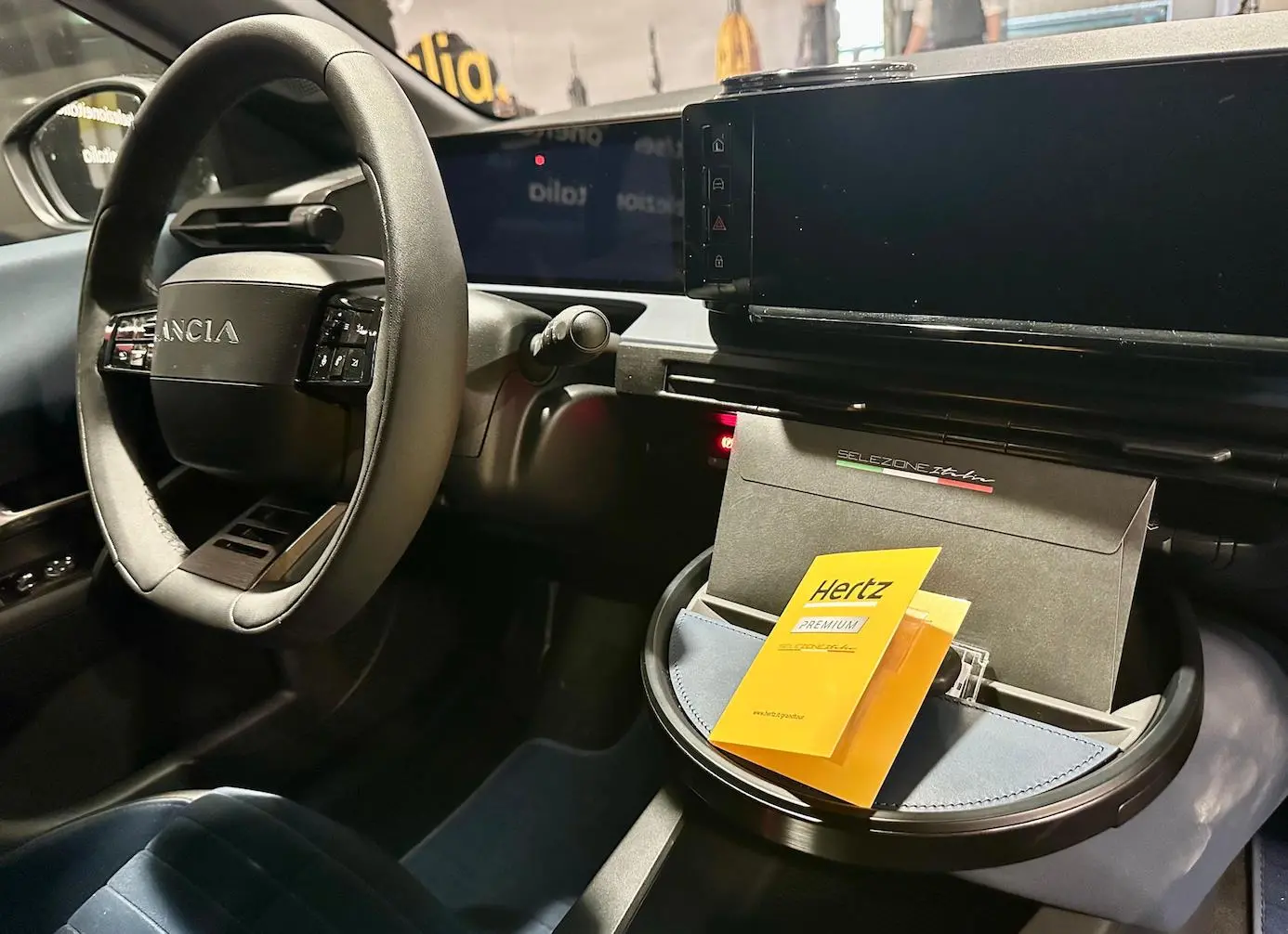 Hertz celebra 65 anni in Italia: nasce l'identità olfattiva Hertz Grand Tour – Acqua Mediterranea