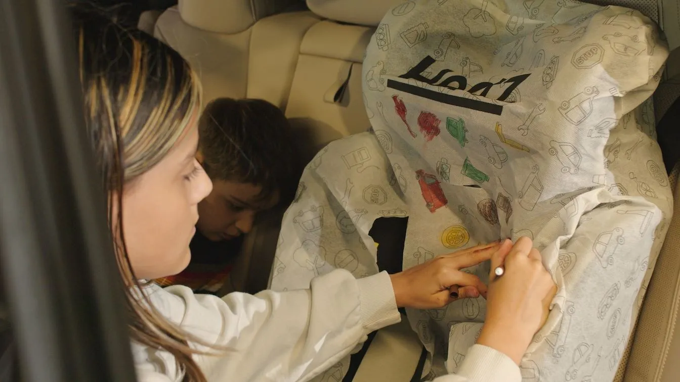 Hertz lancia il "Kit Adventure" per l'estate 2025: viaggi più sicuri e divertenti per i piccoli passeggeri