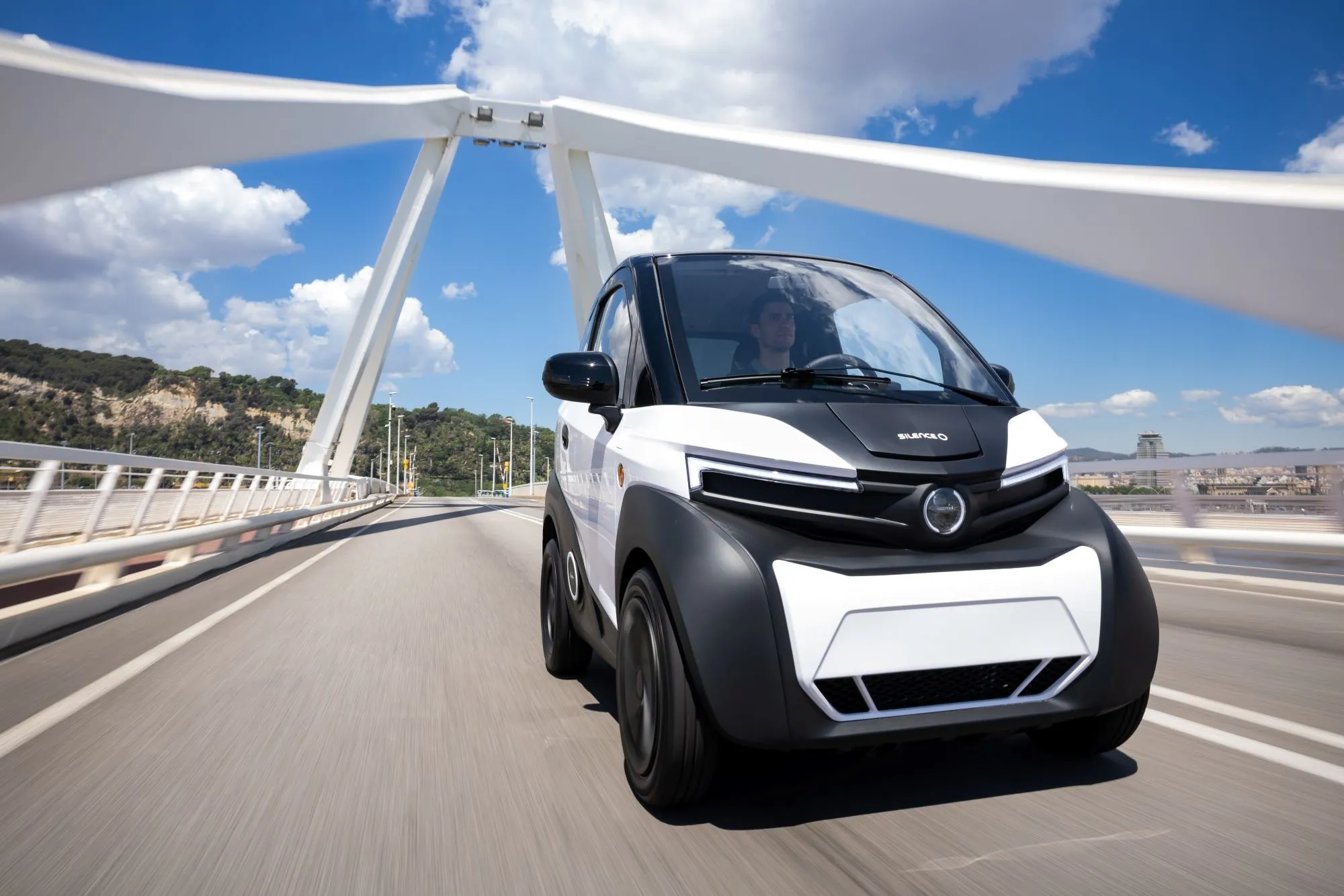 Nissan amplia l'offerta di veicoli elettrici leggeri con quattro nuove Nanocar Silence S04