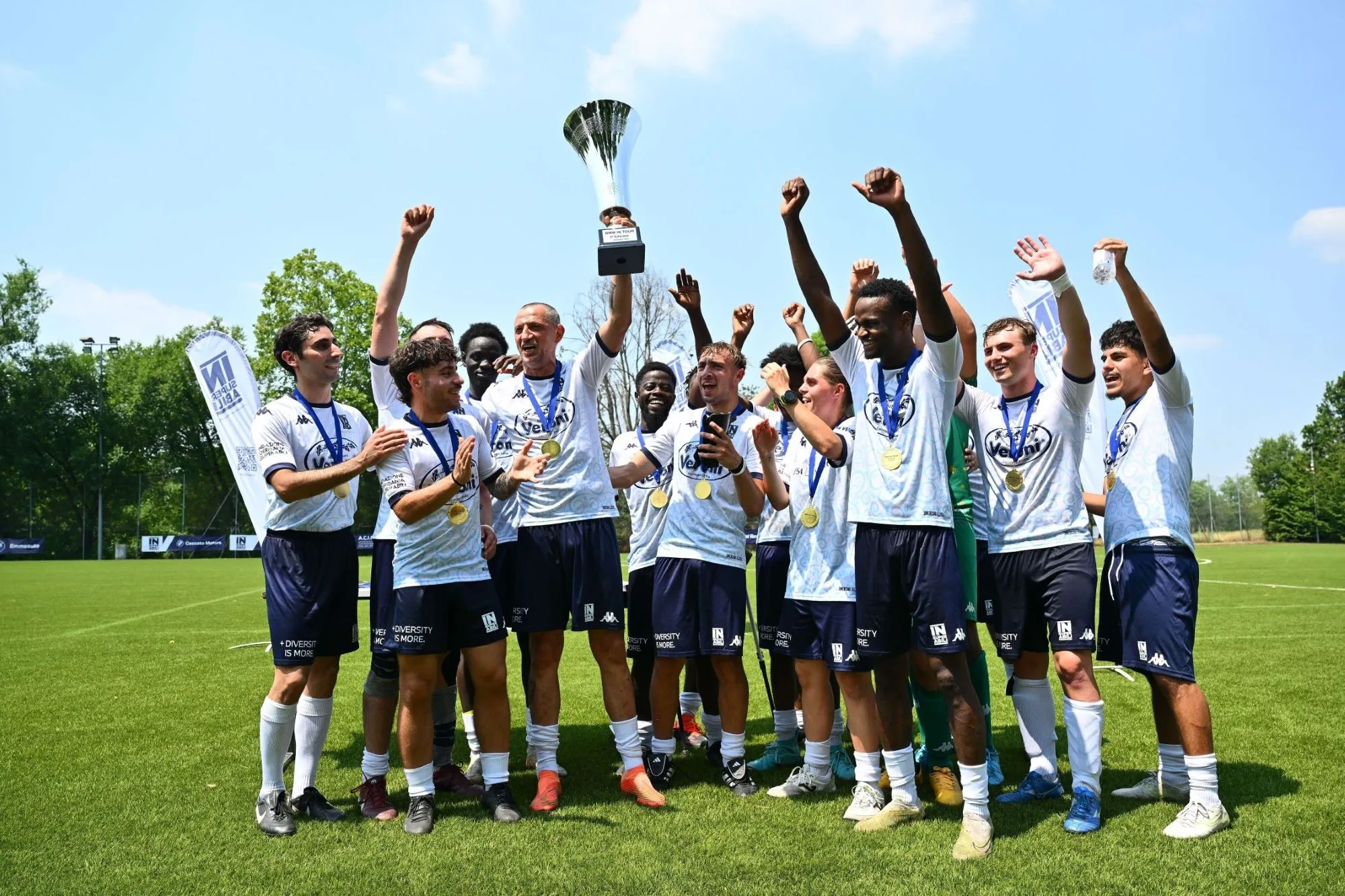 BMW IN TOUR 2025: inclusione sociale in campo a Milanello