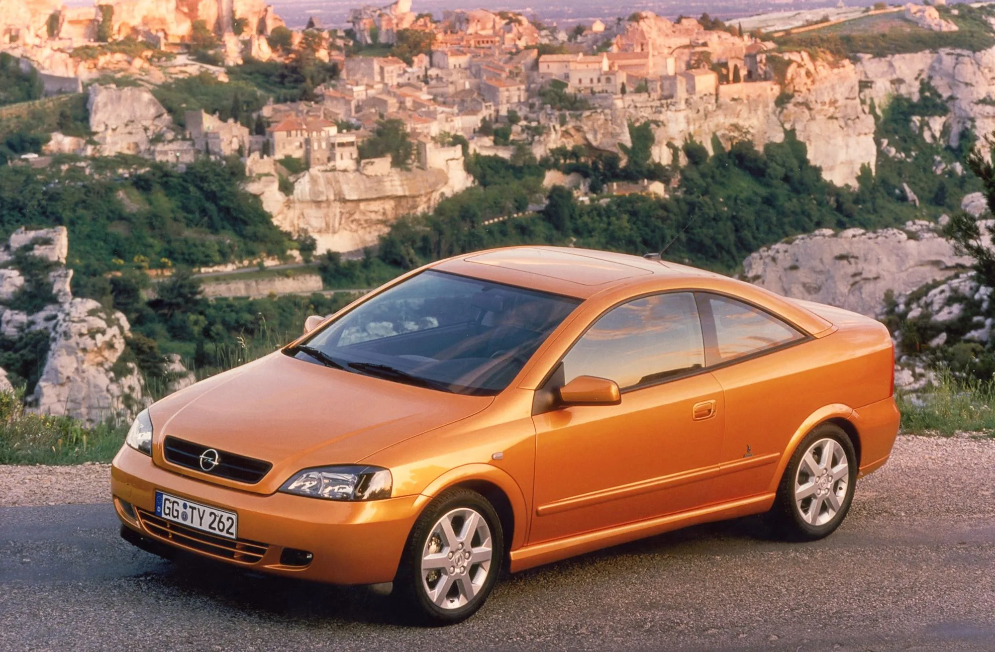 Opel Astra Coupé: linea italiana, tecnologia tedesca