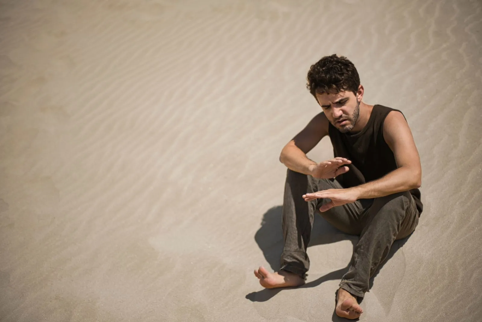 LORENZO VIZZINI: annuncia l'arrivo di "AUSTU", il nuovo singolo fuori venerdì 29 agosto