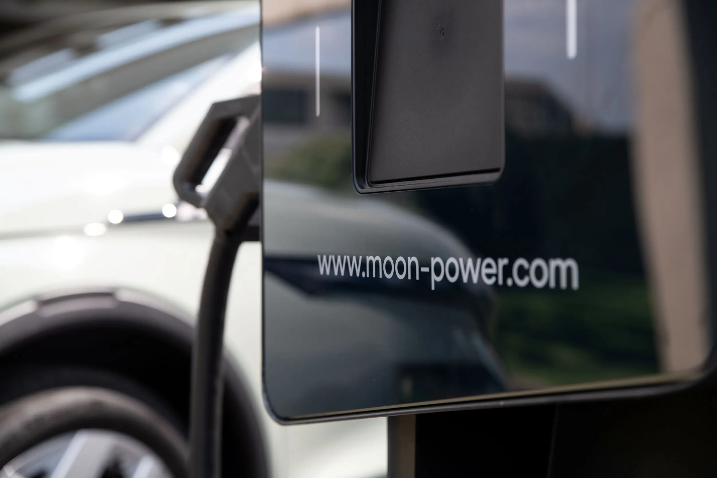 Nasce MOON POWER Italia: la nuova frontiera della ricarica B2B per flotte elettriche