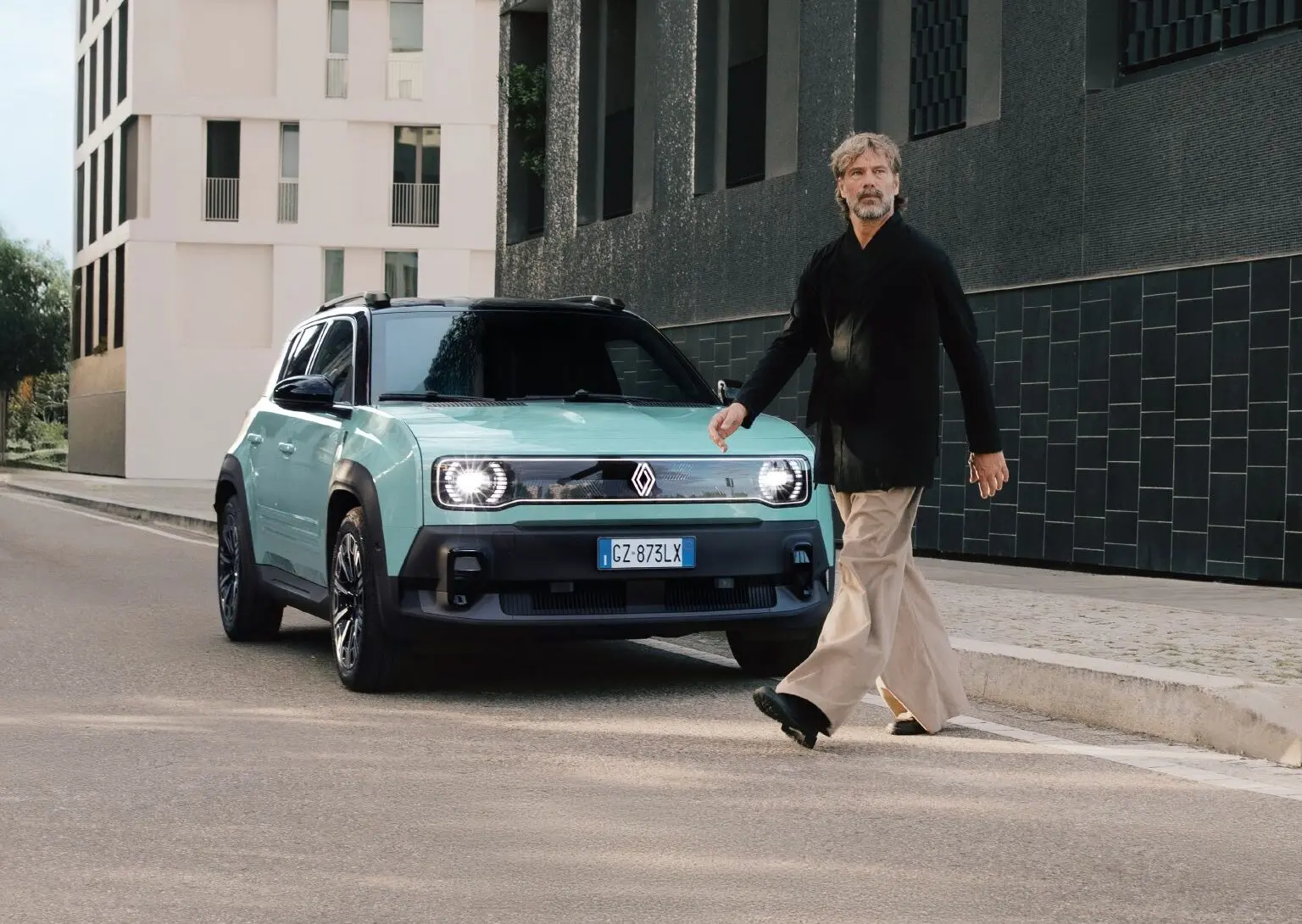 Renault porta la moda oltre la passerella con “Style Your Freedom” a Milano