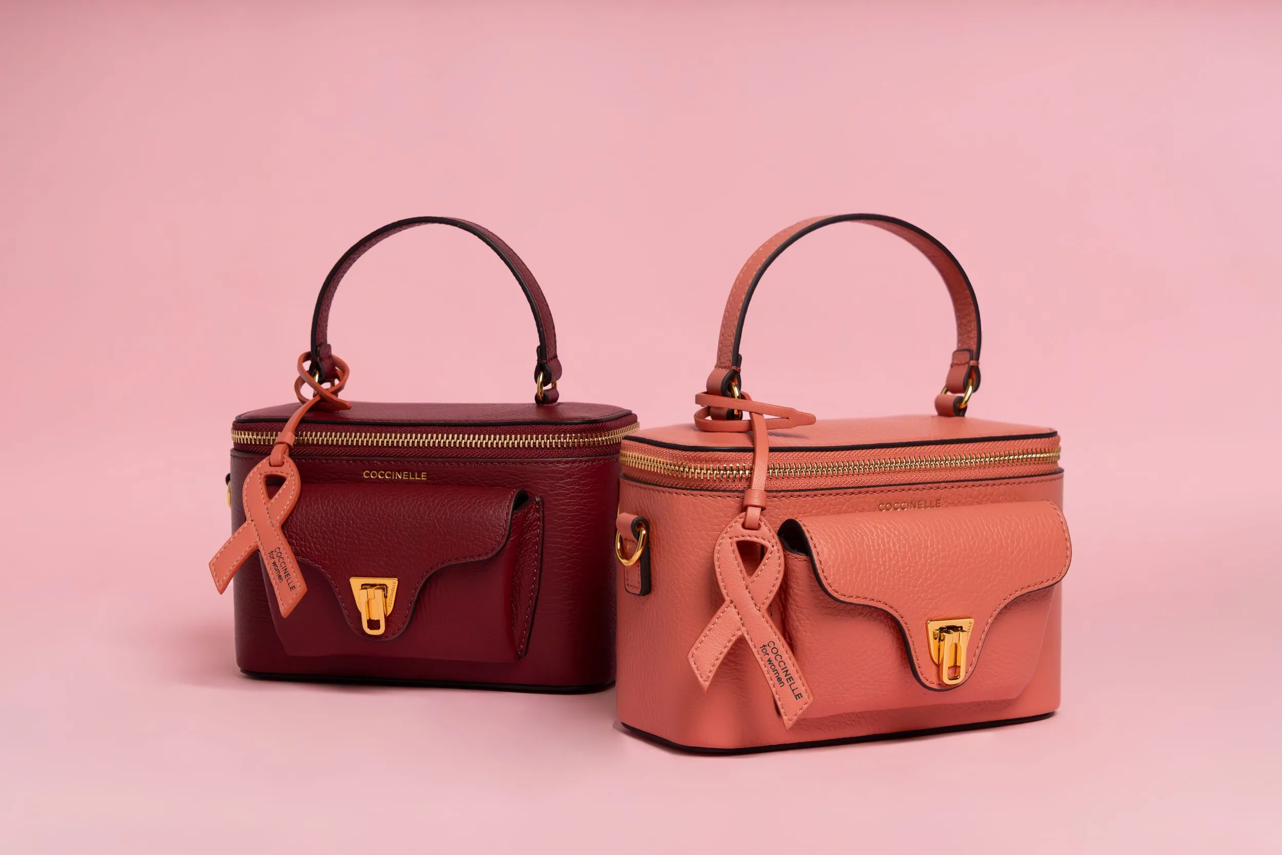 Coccinelle sostiene la ricerca AIRC con la mini bag Beat Generation