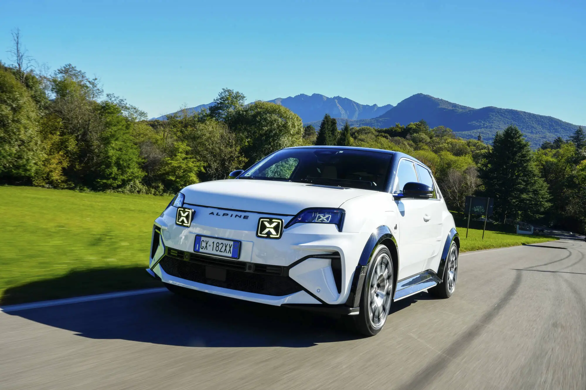 Alpine supera le 10.000 immatricolazioni e registra una crescita record nel 2025