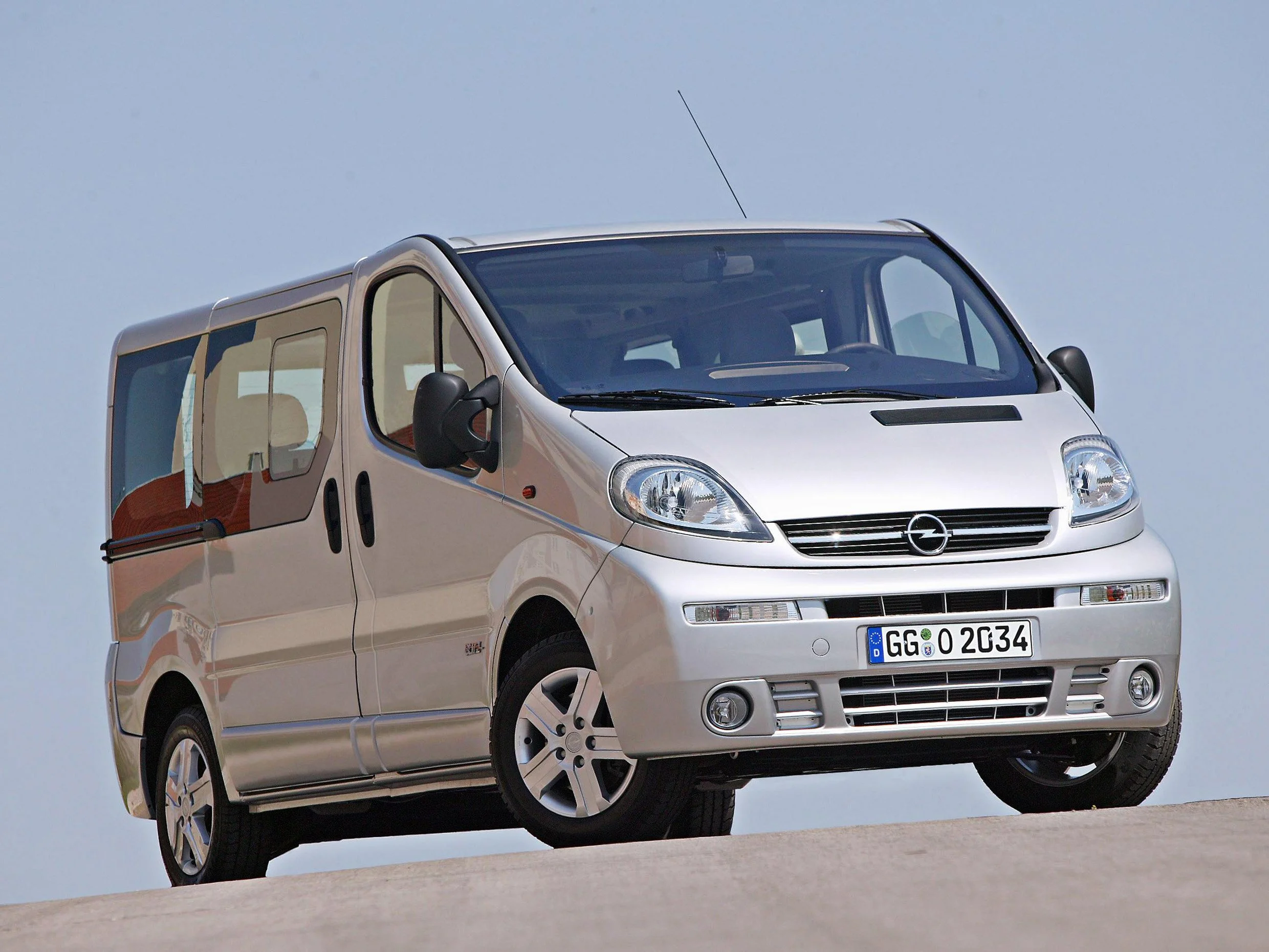 25 anni di Opel Vivaro: il veicolo commerciale tuttofare festeggia il suo anniversario
