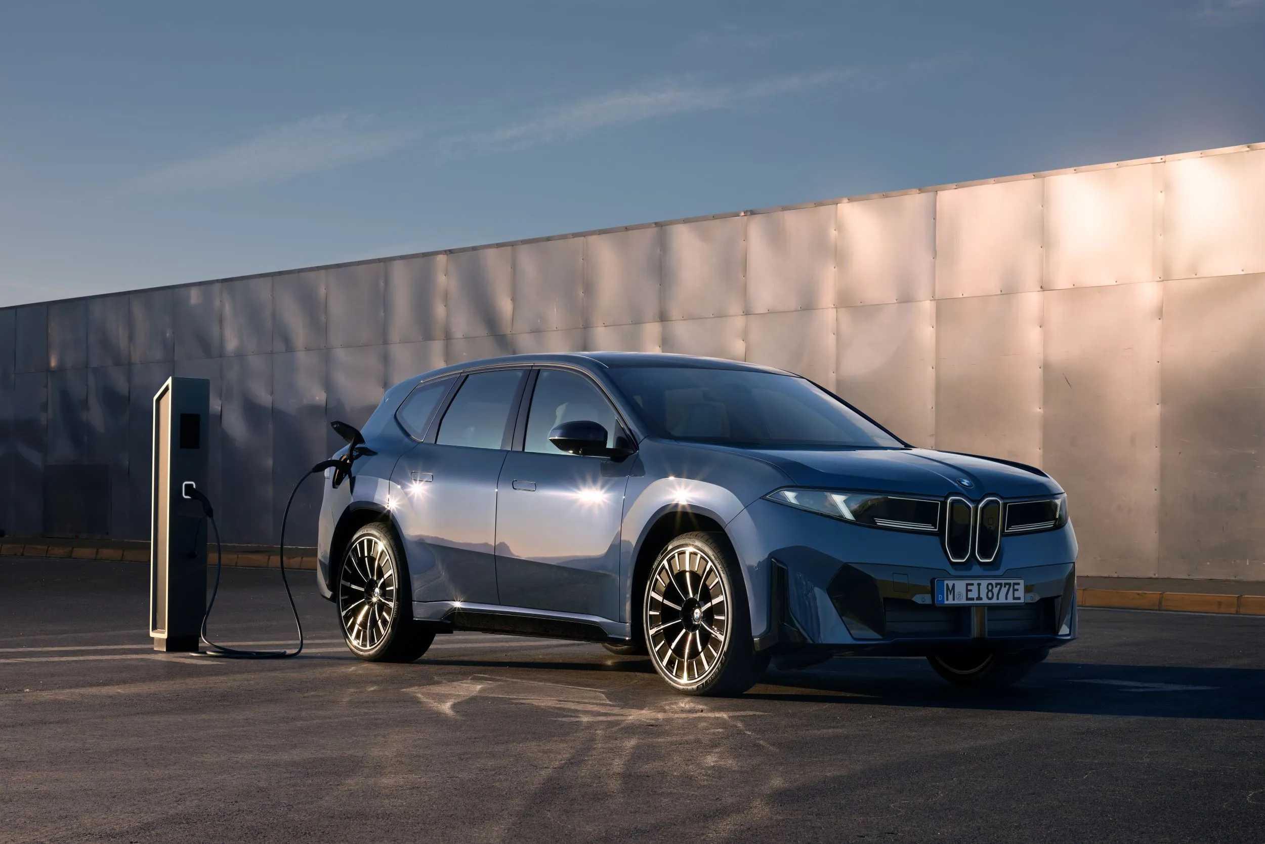 La nuova BMW iX3 rivoluziona l’esperienza di ricarica